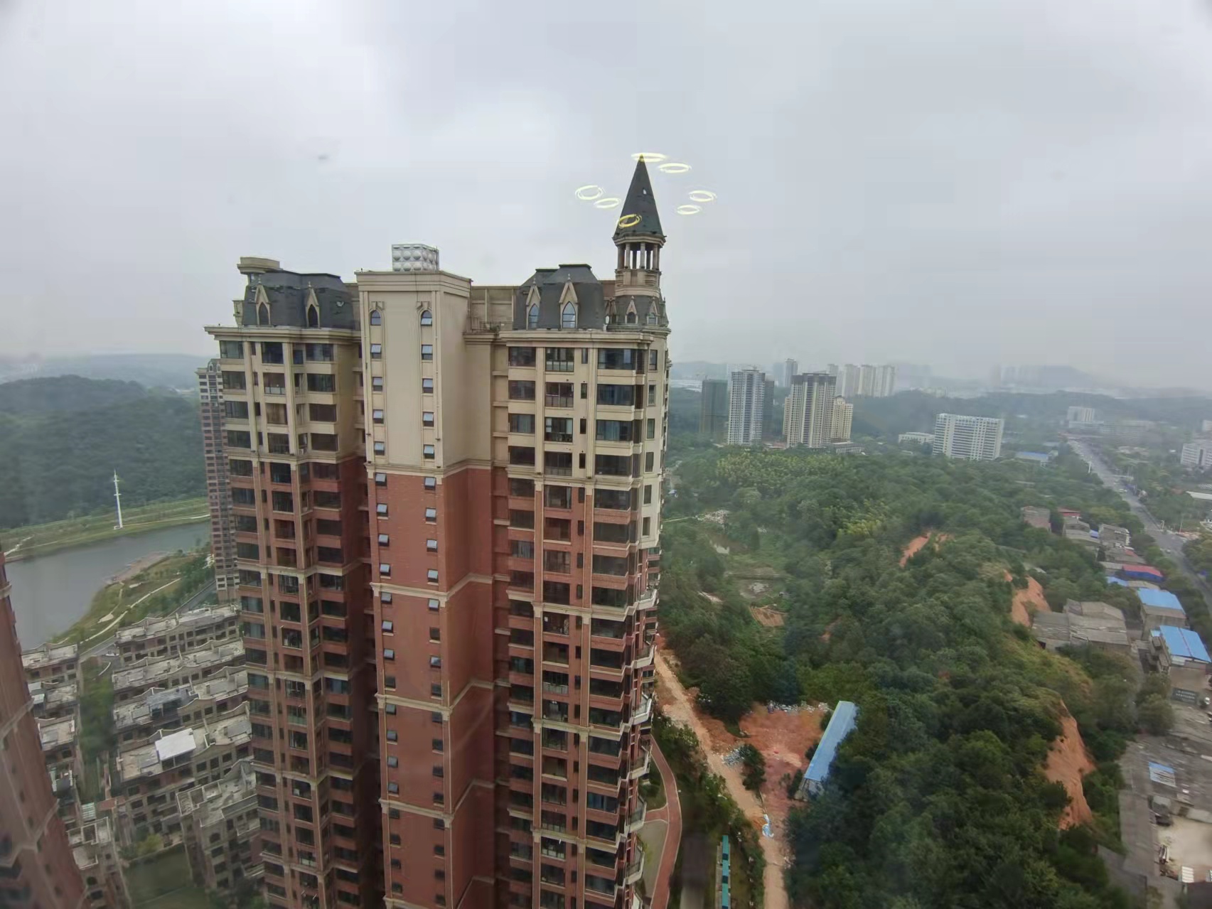 翡翠公园(北大资源)  3室2厅2卫    73.0万 翡翠公园(北大资源)  3室2厅2卫    73.0万客厅