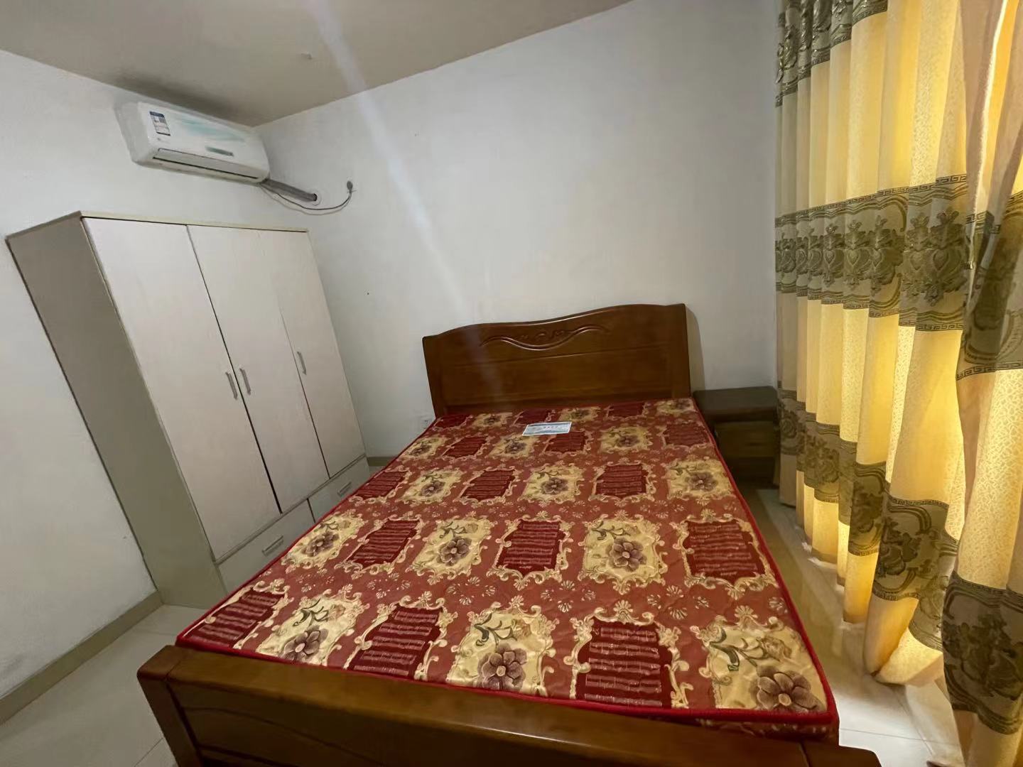 南湖国际4期 2室2厅1卫 2300.0元/月 南湖国际4期 2室2厅1卫 2300.0元/月室内图