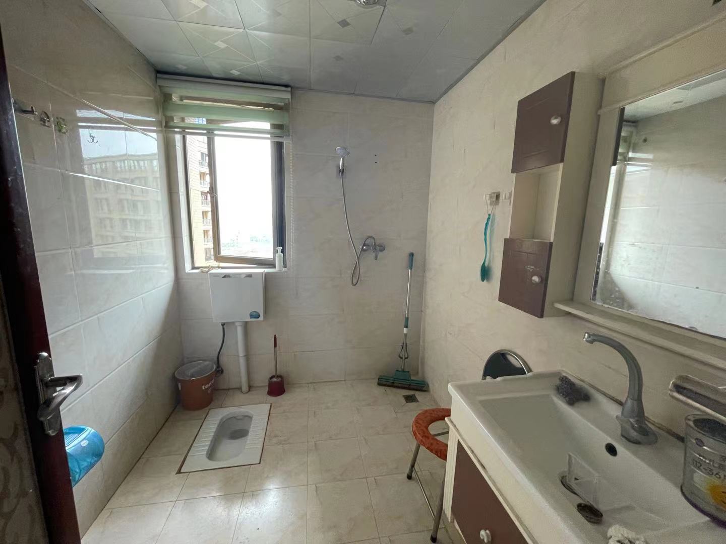 南湖国际4期 2室2厅1卫 2300.0元/月 南湖国际4期 2室2厅1卫 2300.0元/月室内图