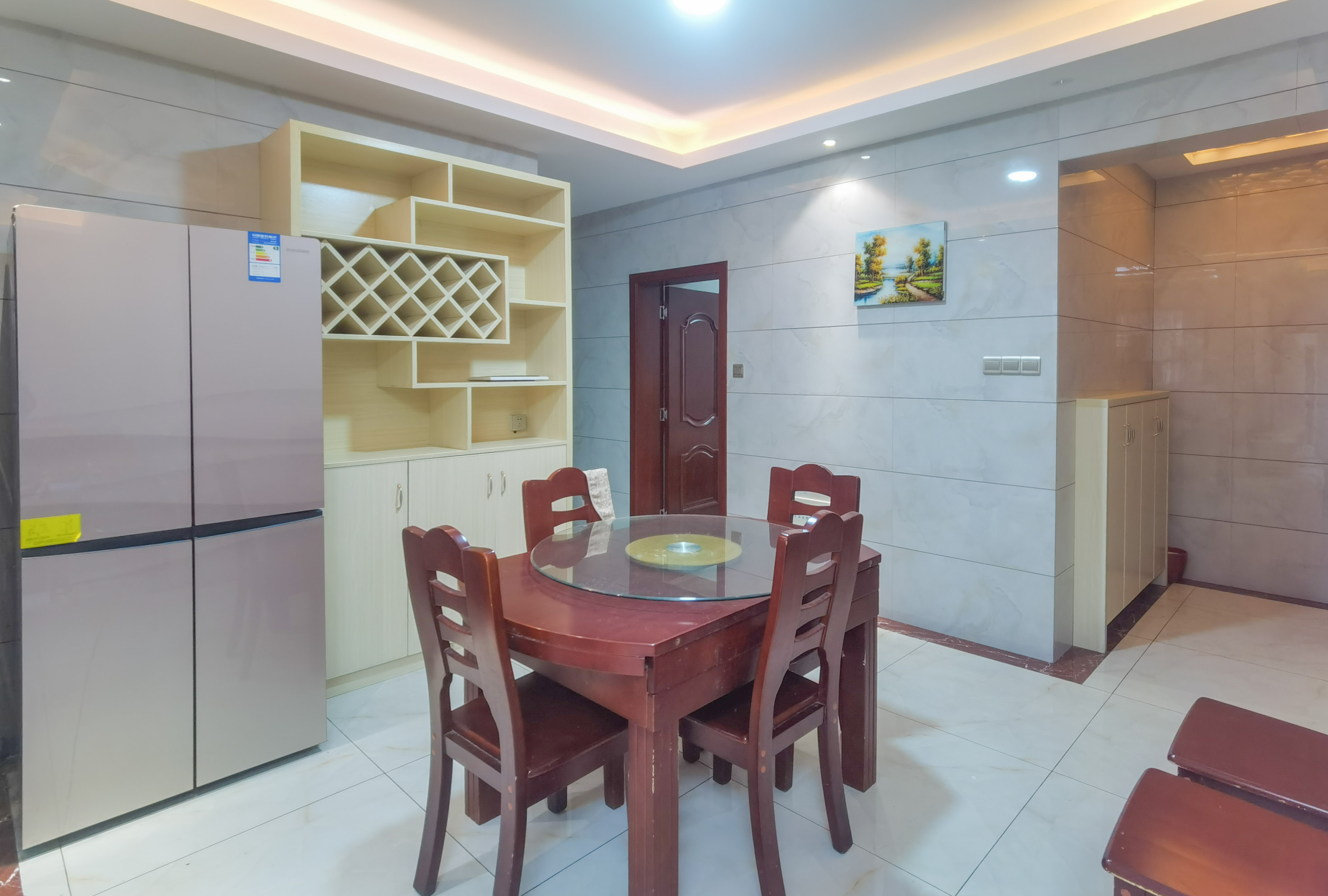 龙腾国际 3室2厅1卫 59.8万 龙腾国际 3室2厅1卫 59.8万客厅