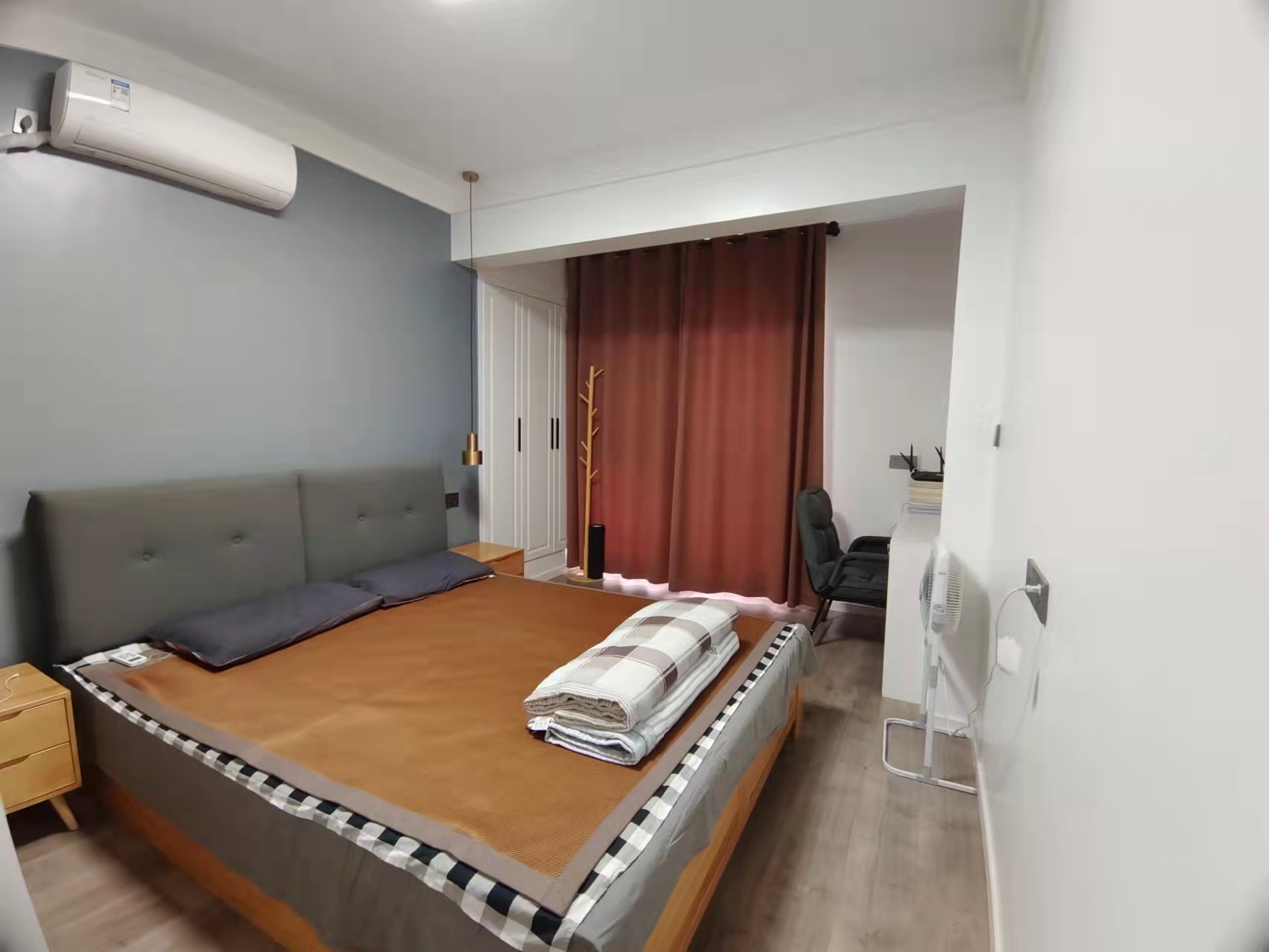 翡翠公园(北大资源)  3室2厅2卫    73.0万 翡翠公园(北大资源)  3室2厅2卫    73.0万客厅