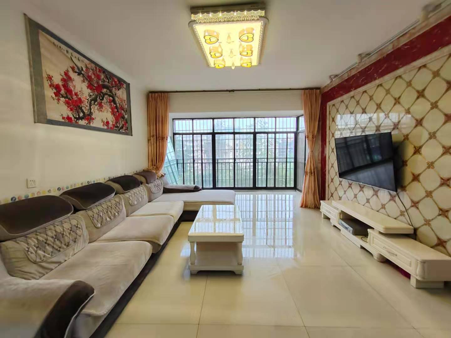 禧诚雁巢 3室2厅2卫 85.00万 禧诚雁巢 3室2厅2卫 85.00万客厅