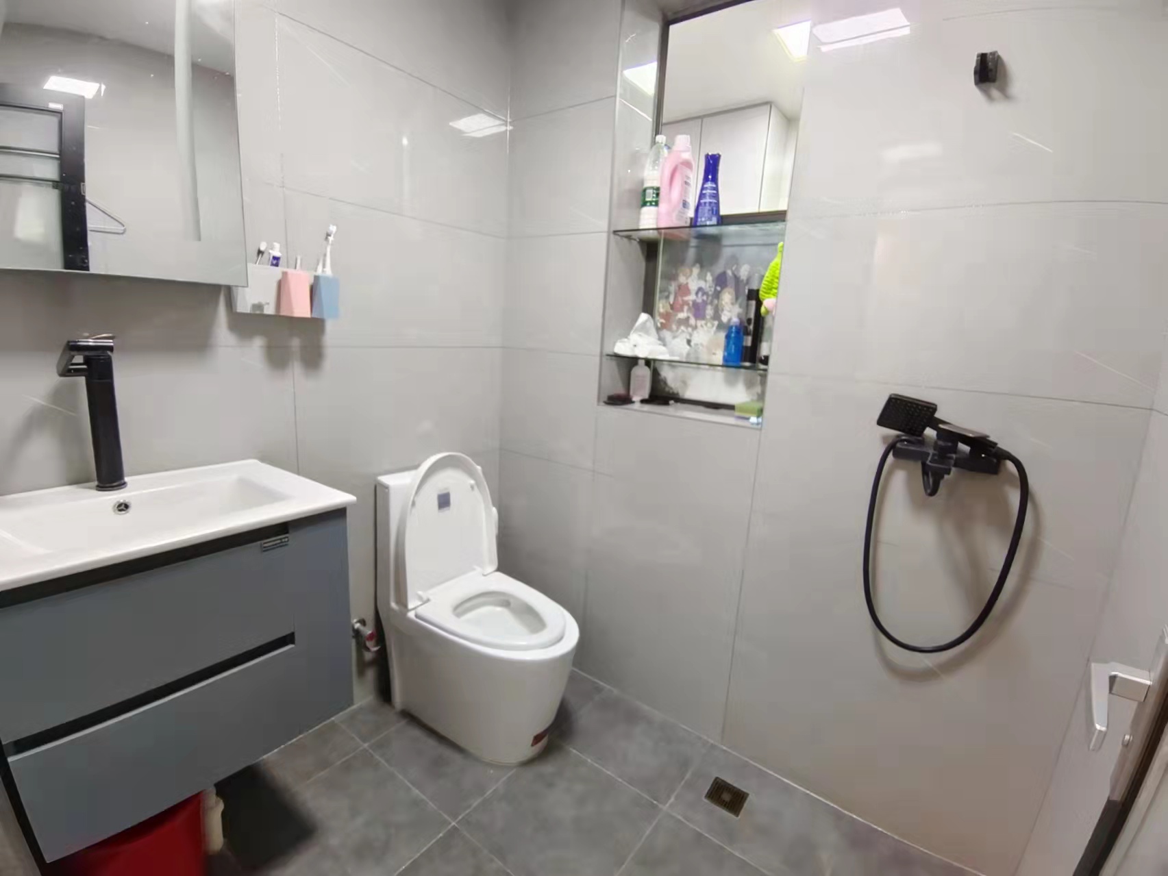 翡翠公园(北大资源)  3室2厅2卫    73.0万 翡翠公园(北大资源)  3室2厅2卫    73.0万客厅