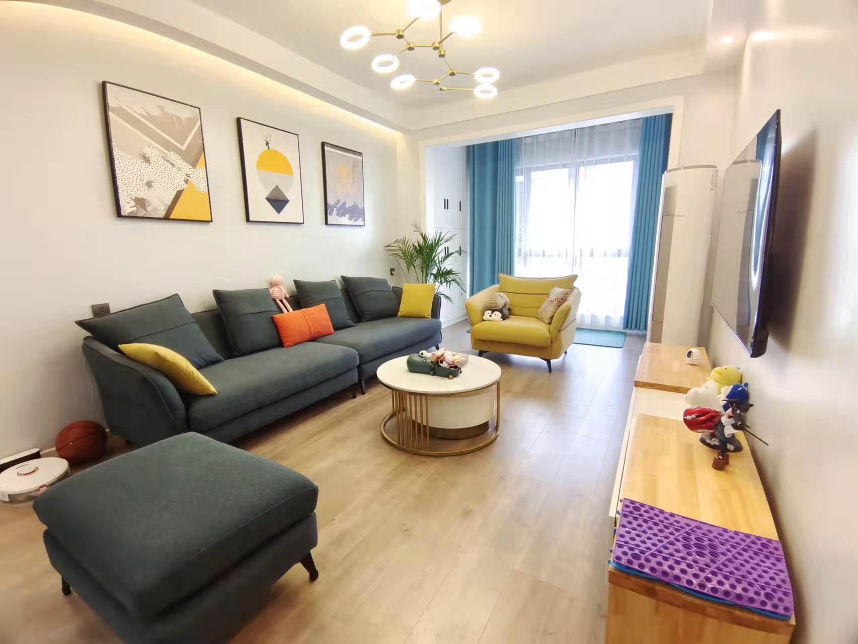 翡翠公园(北大资源)  3室2厅2卫    73.0万 翡翠公园(北大资源)  3室2厅2卫    73.0万客厅