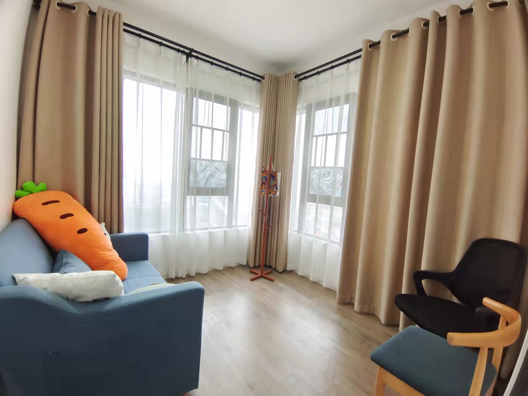 翡翠公园(北大资源)  3室2厅2卫    73.0万 翡翠公园(北大资源)  3室2厅2卫    73.0万客厅