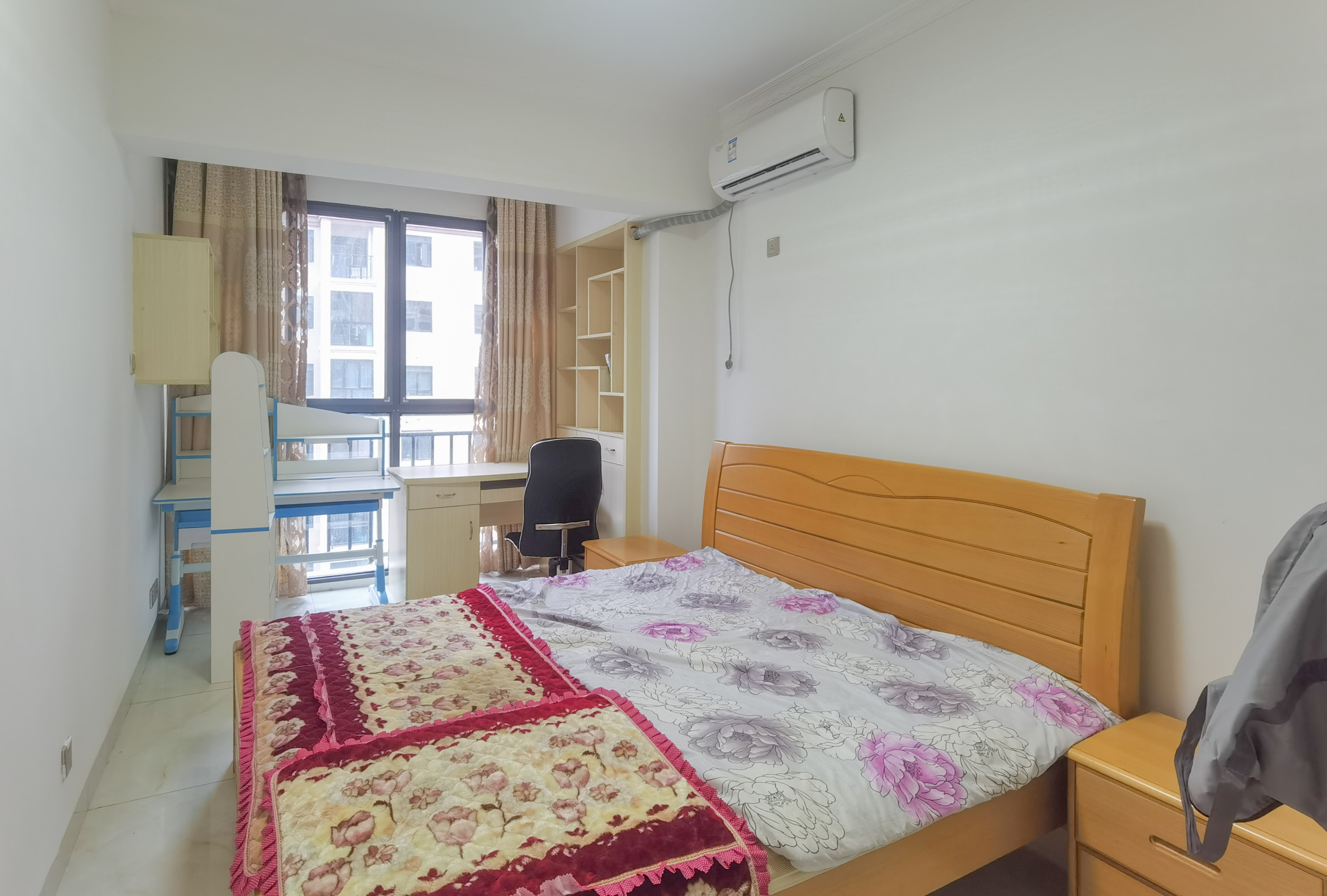 龙腾国际 3室2厅1卫 59.8万 龙腾国际 3室2厅1卫 59.8万客厅