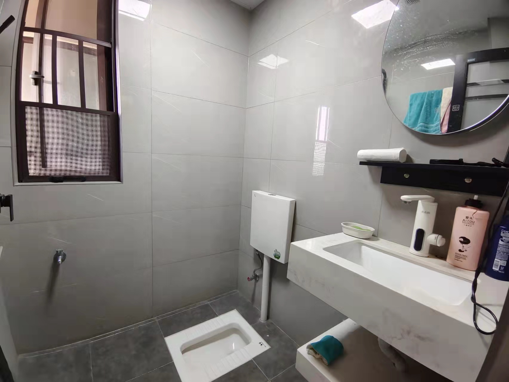 翡翠公园(北大资源)  3室2厅2卫    73.0万 翡翠公园(北大资源)  3室2厅2卫    73.0万客厅