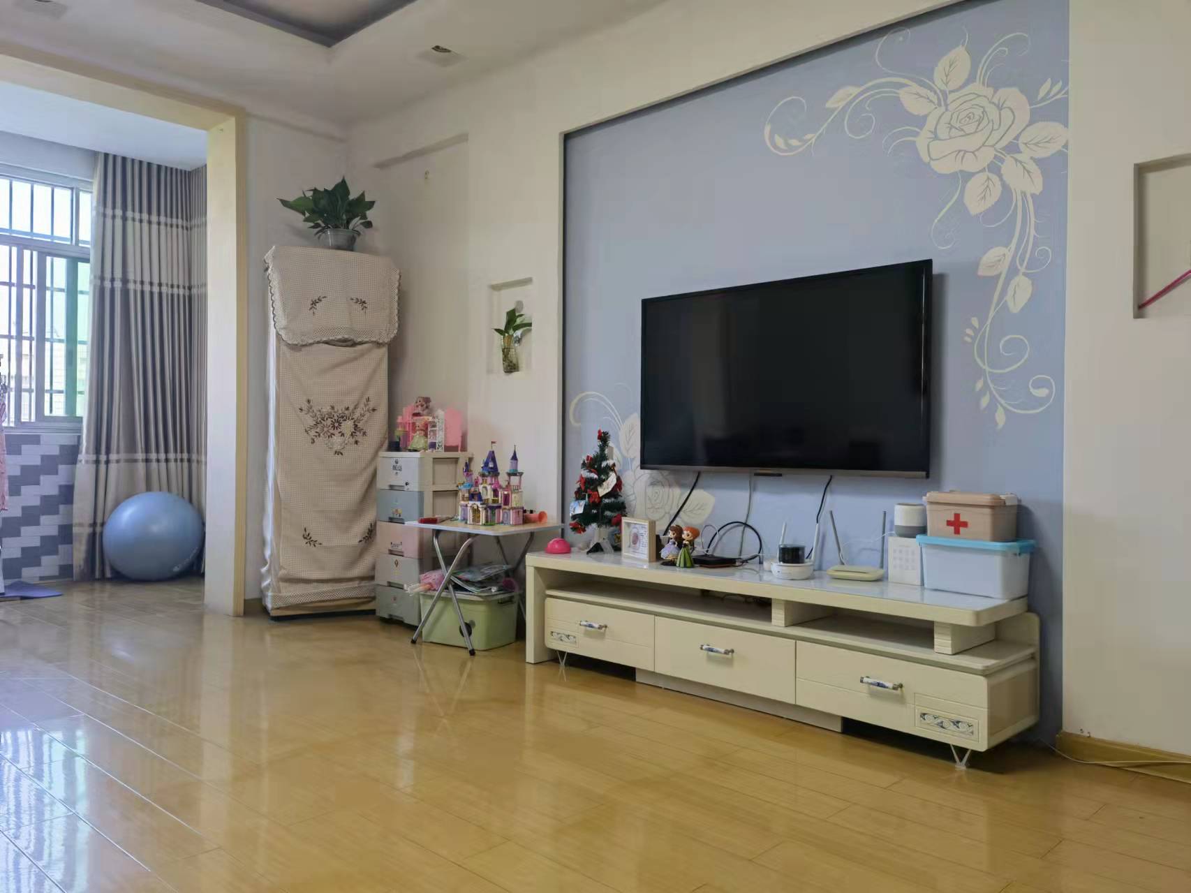 辉煌广场  3室2厅2卫    55.0万 辉煌广场  3室2厅2卫    55.0万卧室