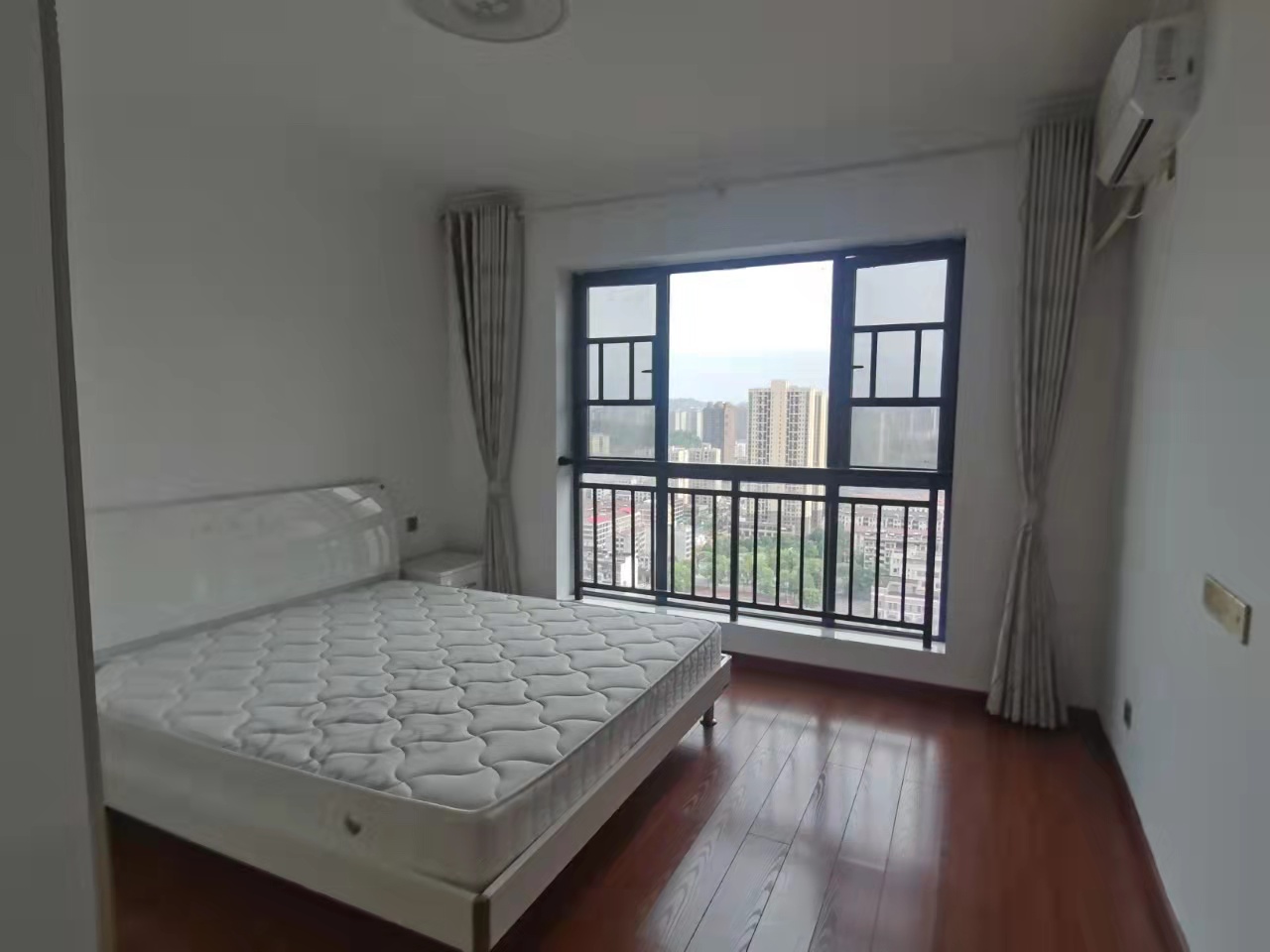 盛世时代广场  3室2厅2卫    2800.0元/月 盛世时代广场  3室2厅2卫    2800.0元/月室内图