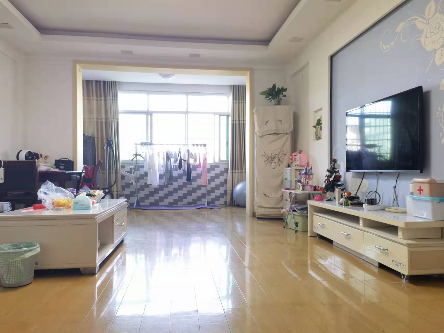 辉煌广场  3室2厅2卫    55.0万 辉煌广场  3室2厅2卫    55.0万卧室