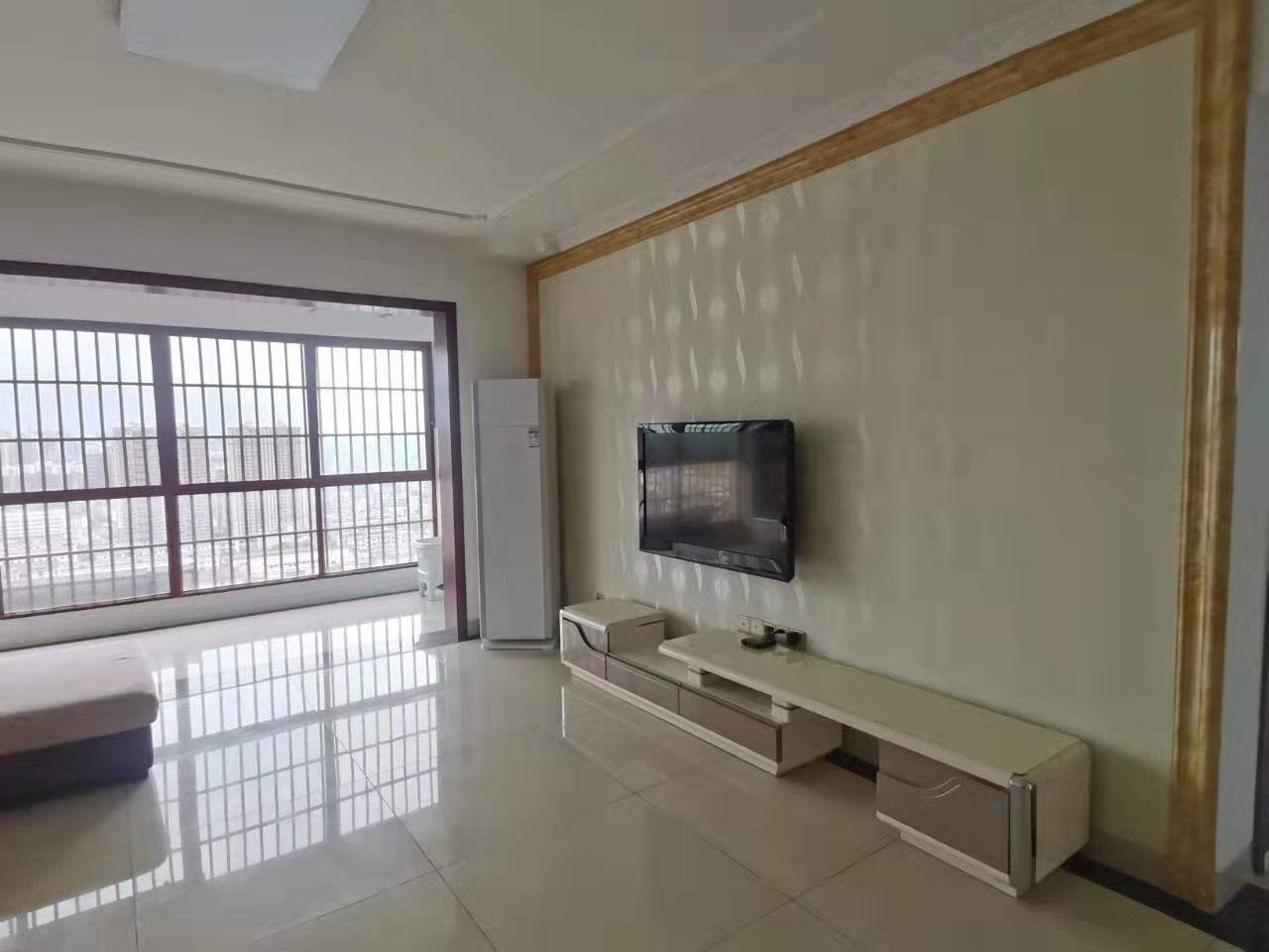 盛世时代广场  3室2厅2卫    2800.0元/月 盛世时代广场  3室2厅2卫    2800.0元/月室内图