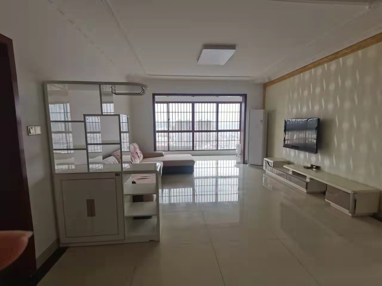 盛世时代广场  3室2厅2卫    2800.0元/月 盛世时代广场  3室2厅2卫    2800.0元/月室内图