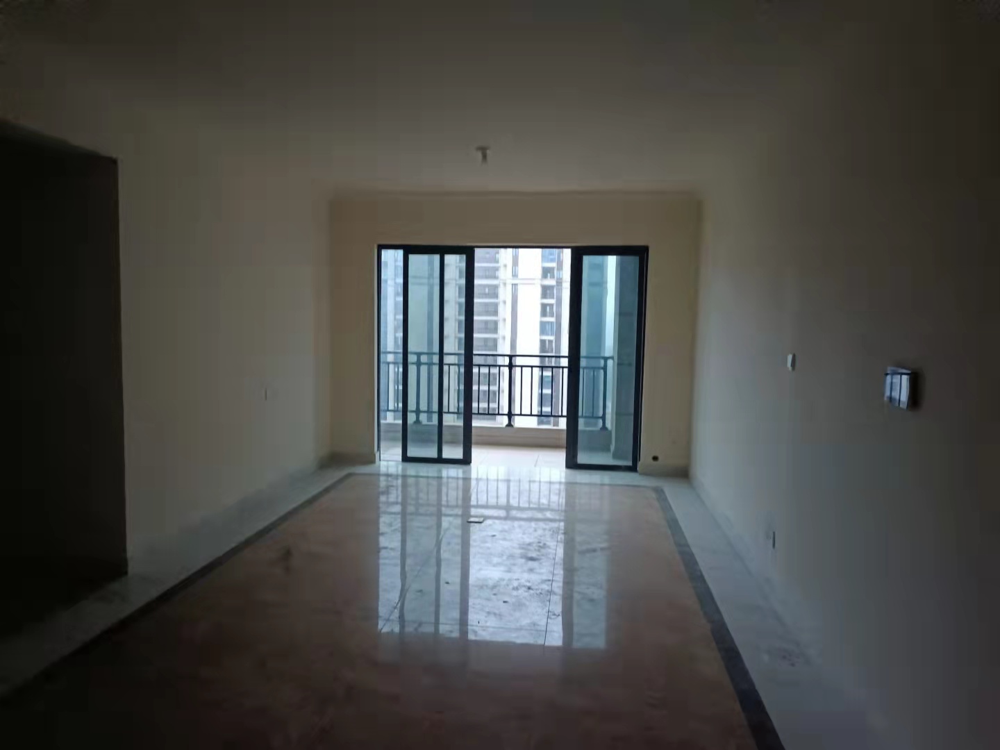 碧桂园梓山府  3室2厅2卫    2300.0元/月 碧桂园梓山府  3室2厅2卫    2300.0元/月室内图