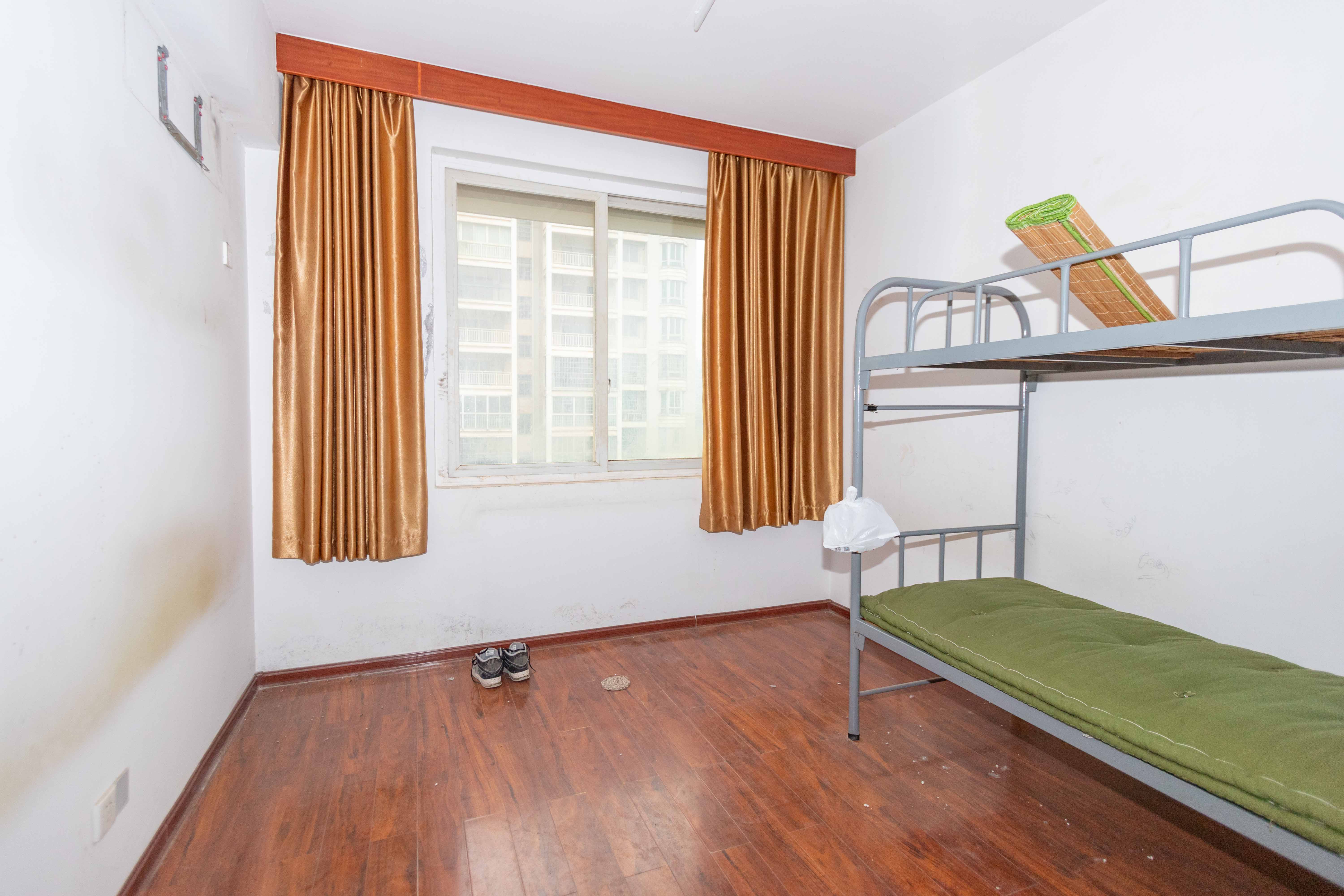 山水南雅 4室2厅2厨2卫 90.00万 山水南雅 4室2厅2厨2卫 90.00万主卧