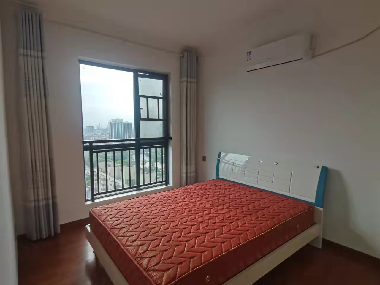 盛世时代广场  3室2厅2卫    2800.0元/月 盛世时代广场  3室2厅2卫    2800.0元/月室内图