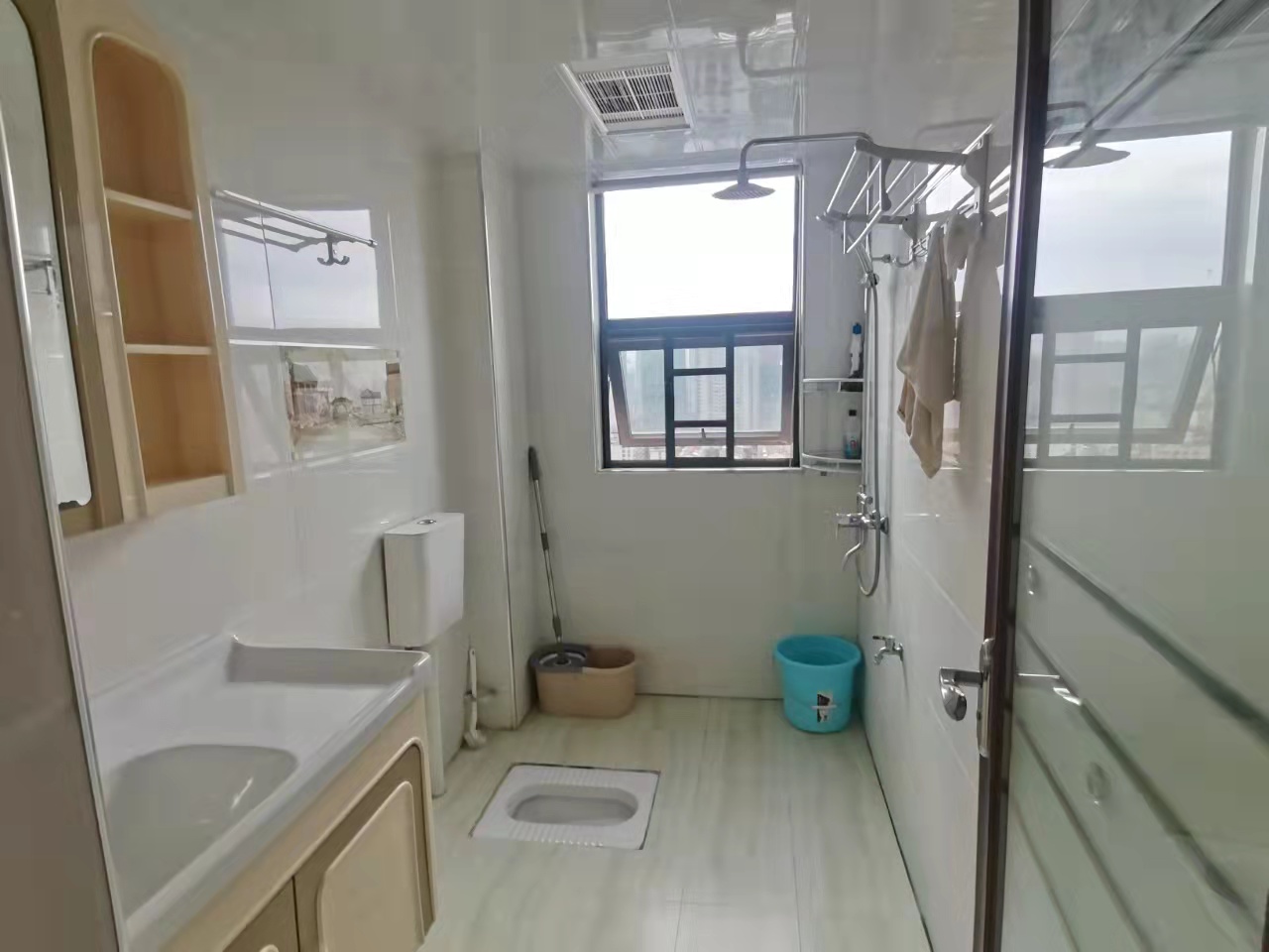 盛世时代广场  3室2厅2卫    2800.0元/月 盛世时代广场  3室2厅2卫    2800.0元/月室内图