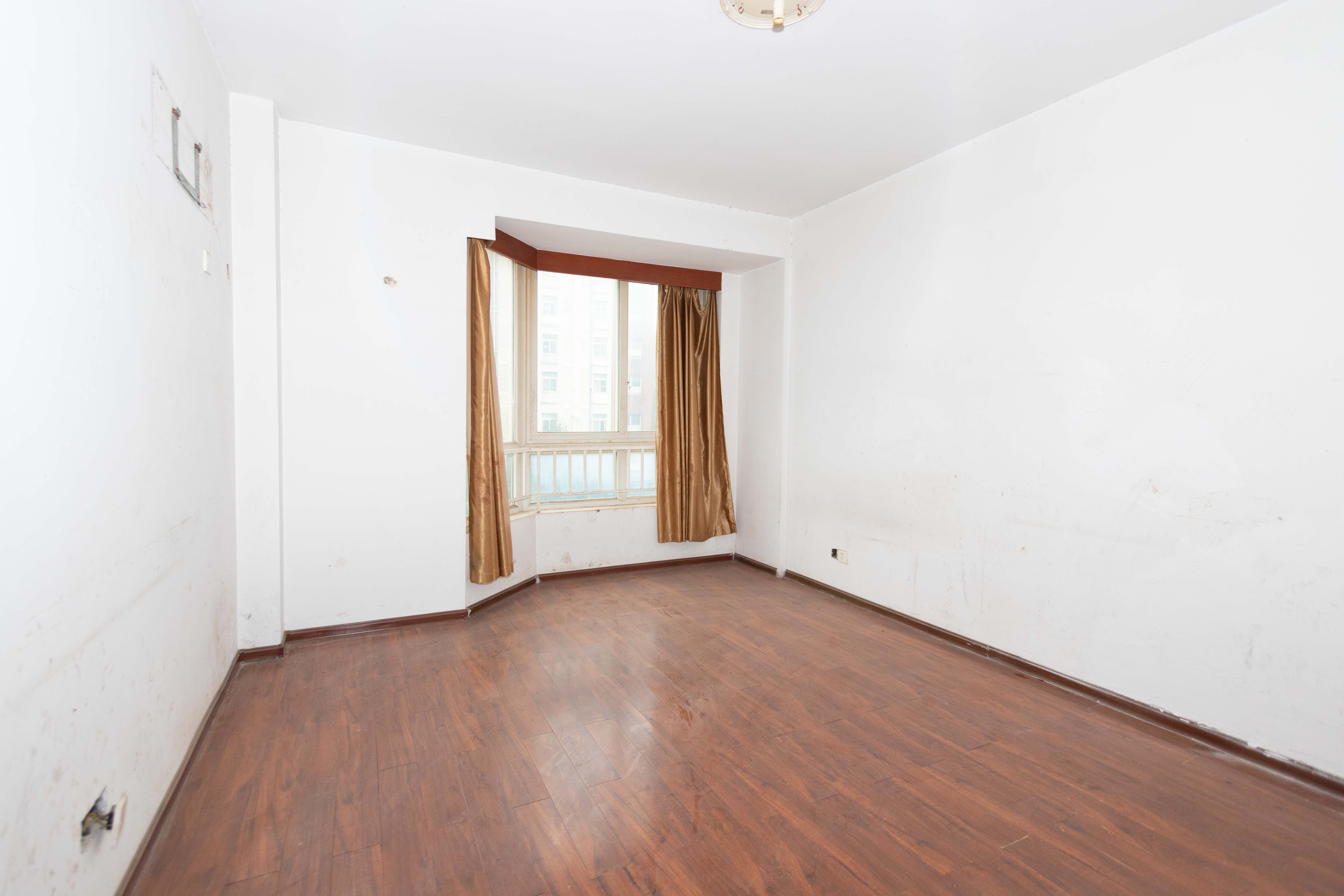 山水南雅 4室2厅2厨2卫 90.00万主卧