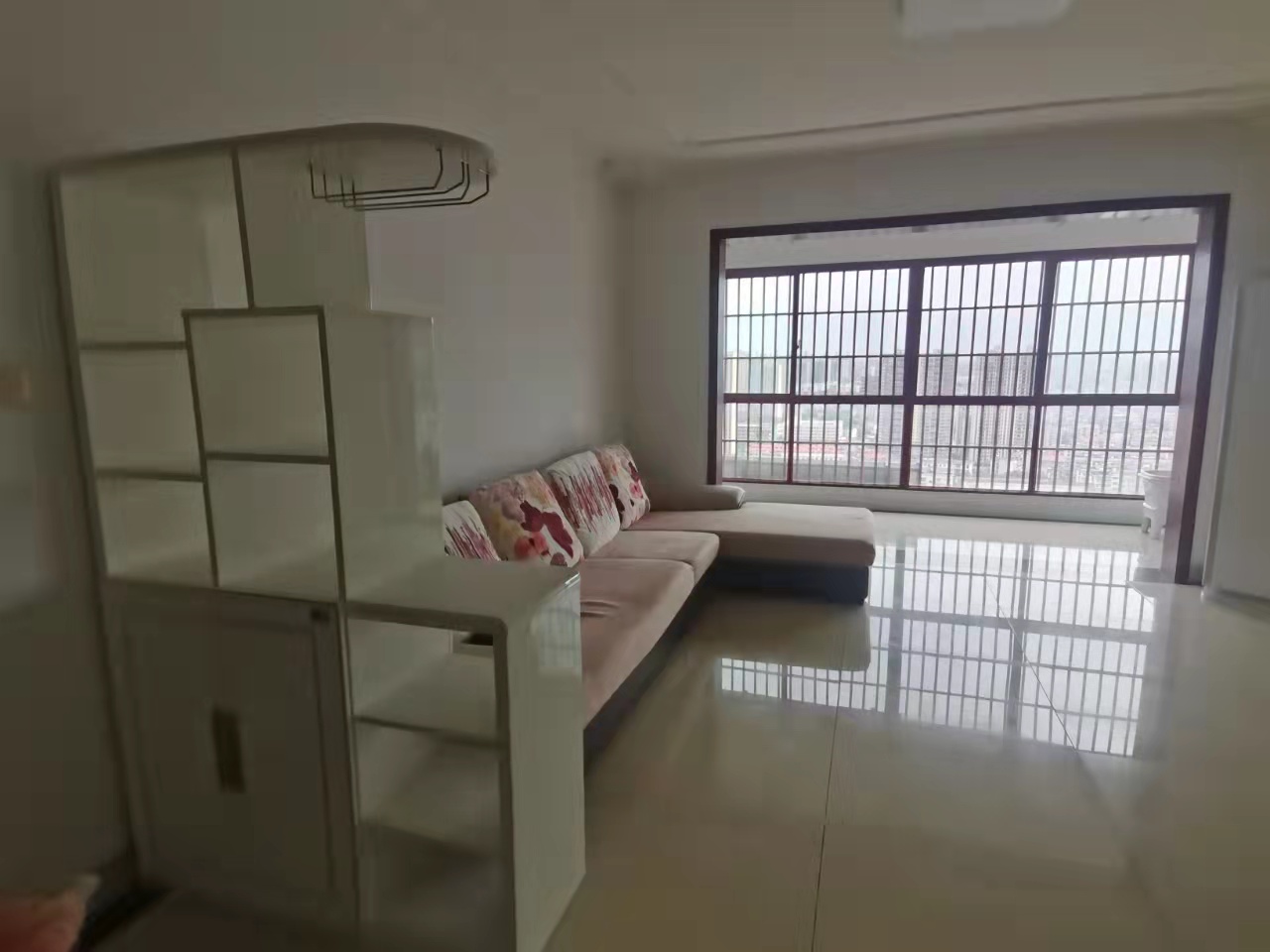 盛世时代广场  3室2厅2卫    2800.0元/月 盛世时代广场  3室2厅2卫    2800.0元/月户型图