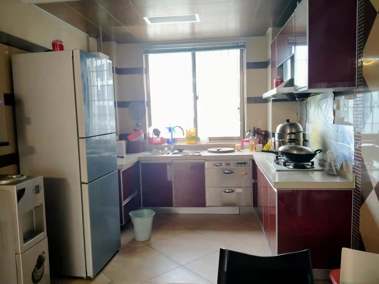 锦绣华庭  4室2厅2卫    90.0万 锦绣华庭  4室2厅2卫    90.0万厨房