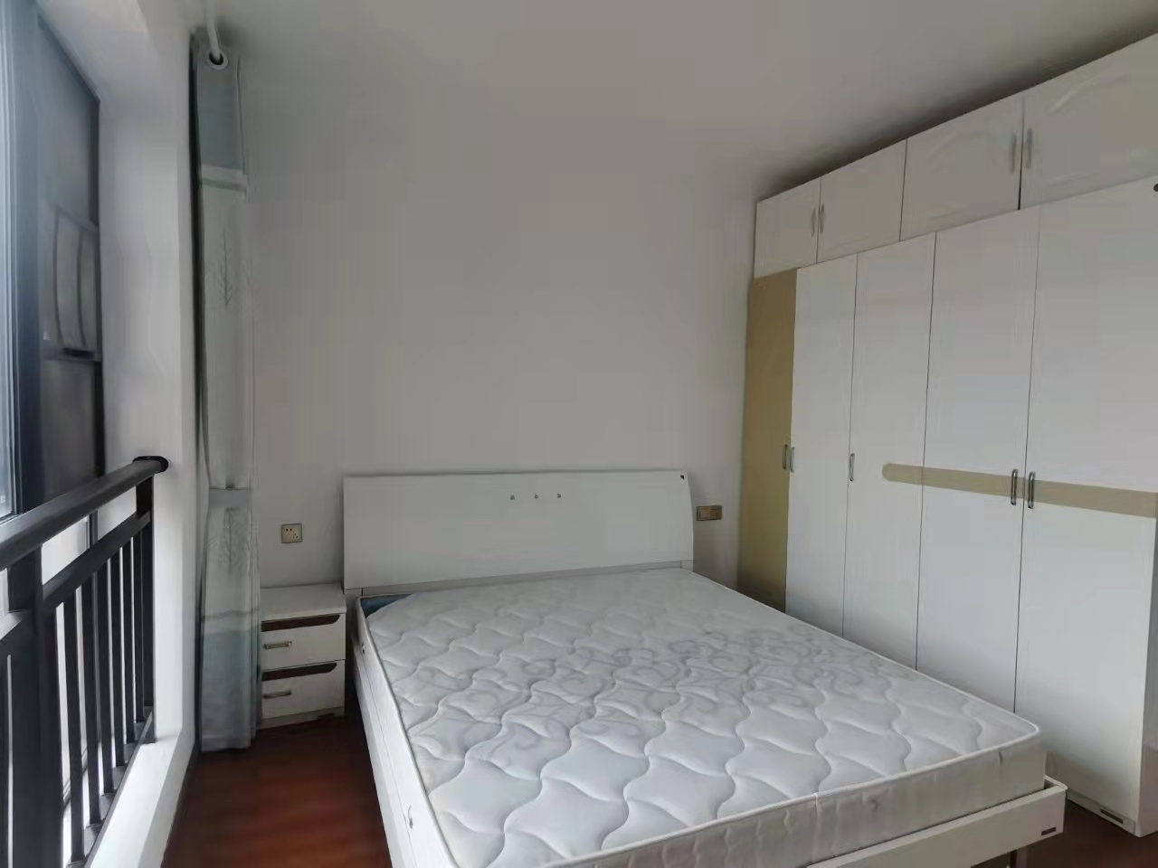 盛世时代广场  3室2厅2卫    2800.0元/月 盛世时代广场  3室2厅2卫    2800.0元/月室内图