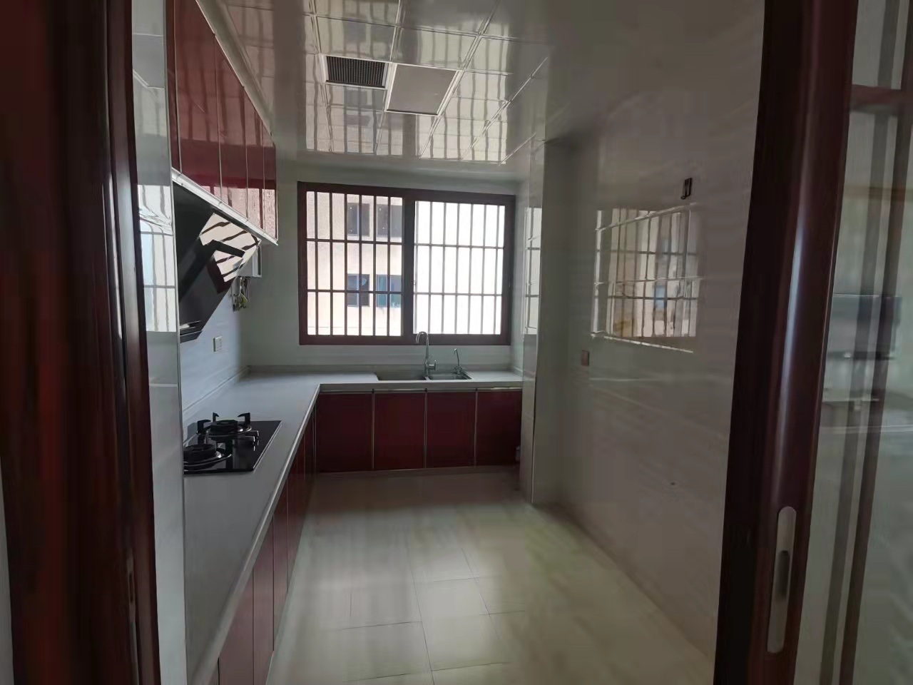 盛世时代广场  3室2厅2卫    2800.0元/月 盛世时代广场  3室2厅2卫    2800.0元/月室内图