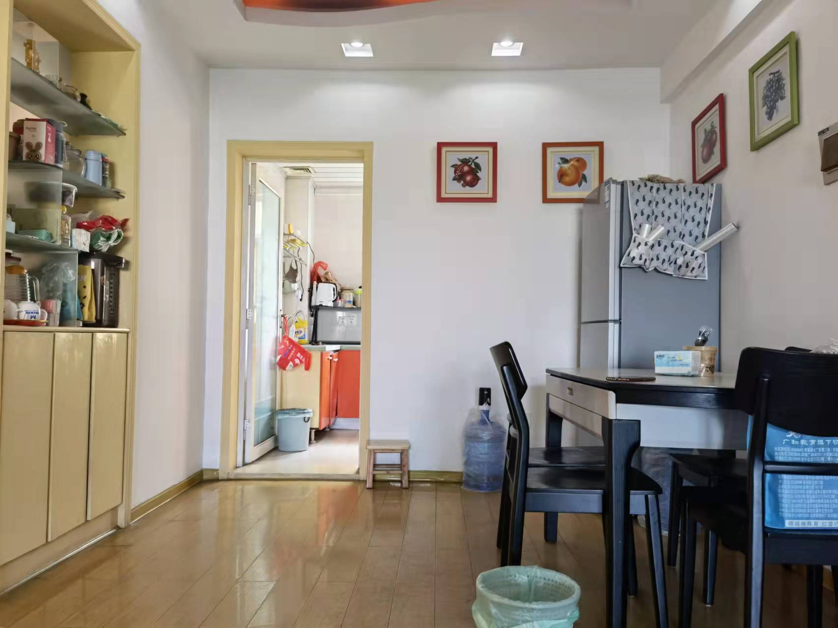 辉煌广场  3室2厅2卫    55.0万 辉煌广场  3室2厅2卫    55.0万卧室