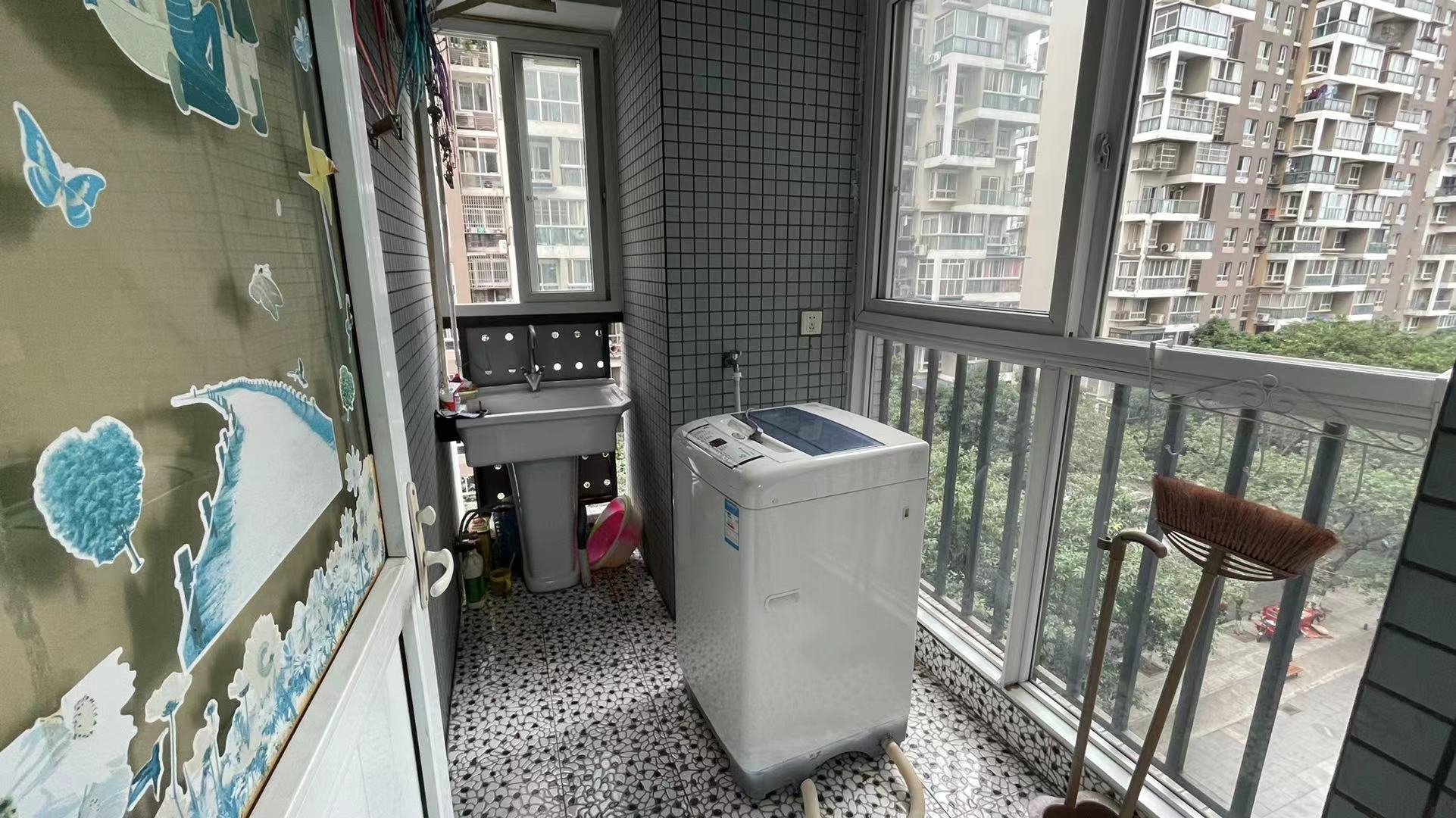 左右小区  2室1厅1卫    1800.0元/月 左右小区  2室1厅1卫    1800.0元/月室内图