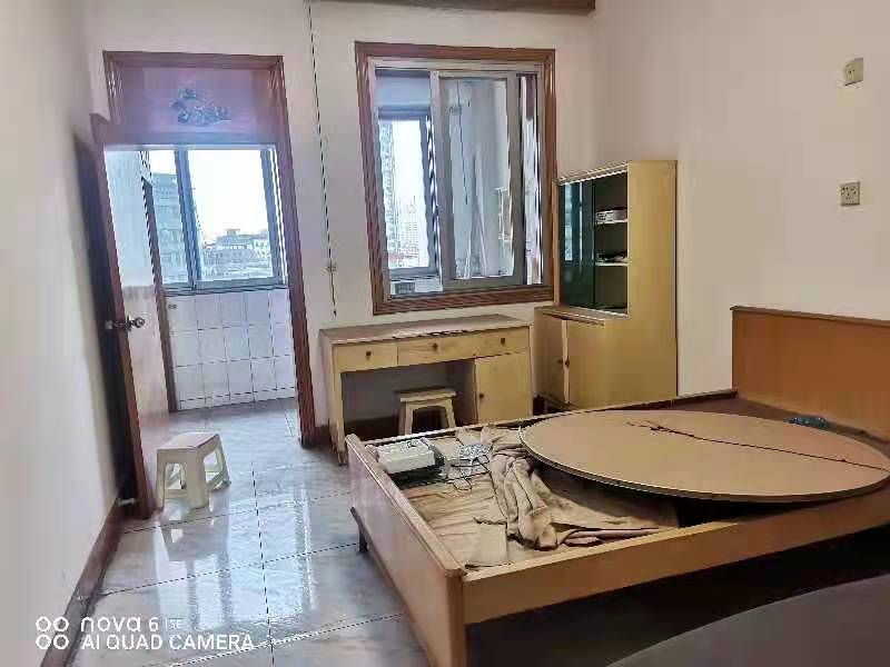 野鸭冲育才路  2室2厅1卫   31.80万客厅