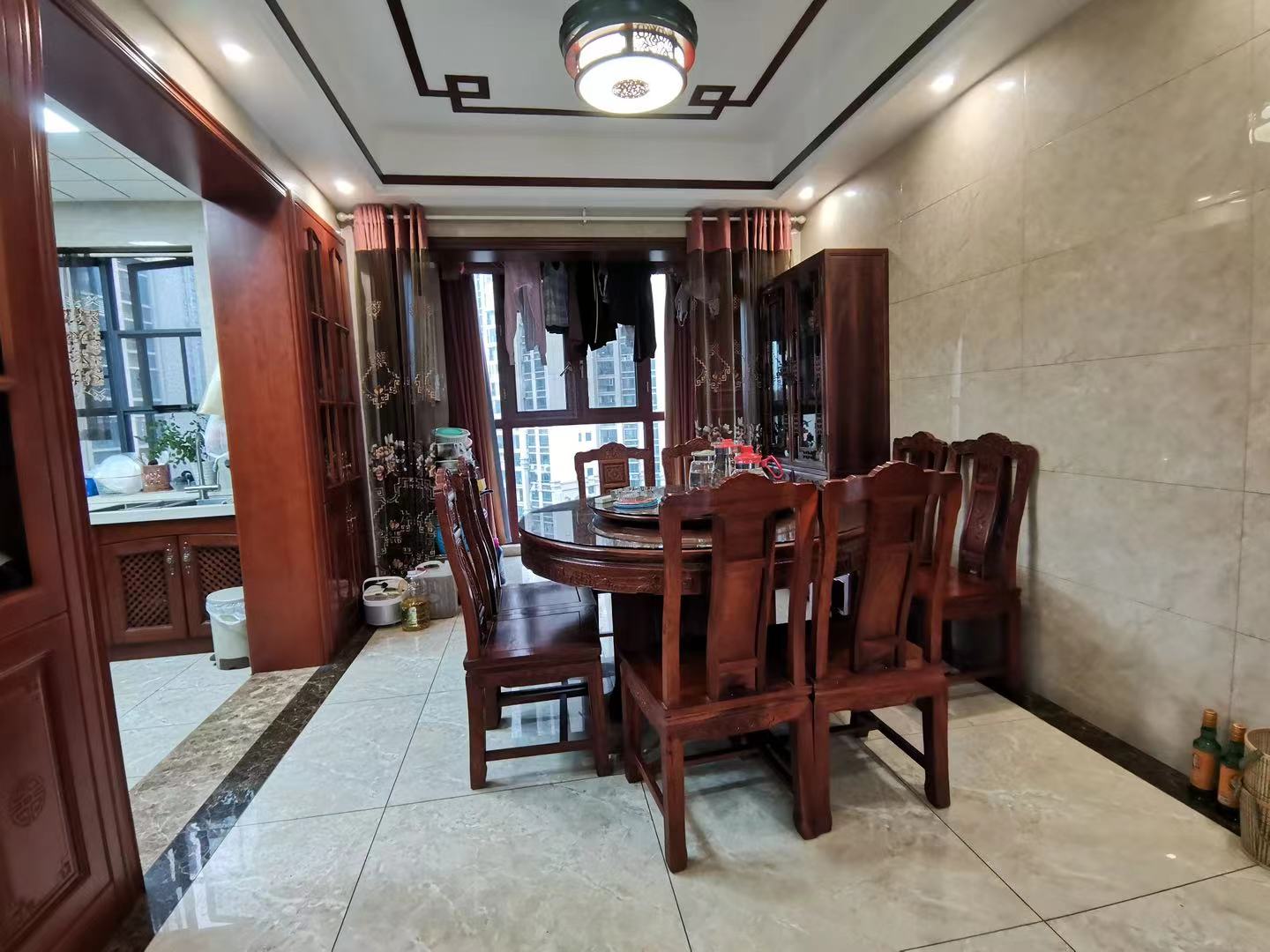 经世龙城  4室2厅2卫    148.0万客厅