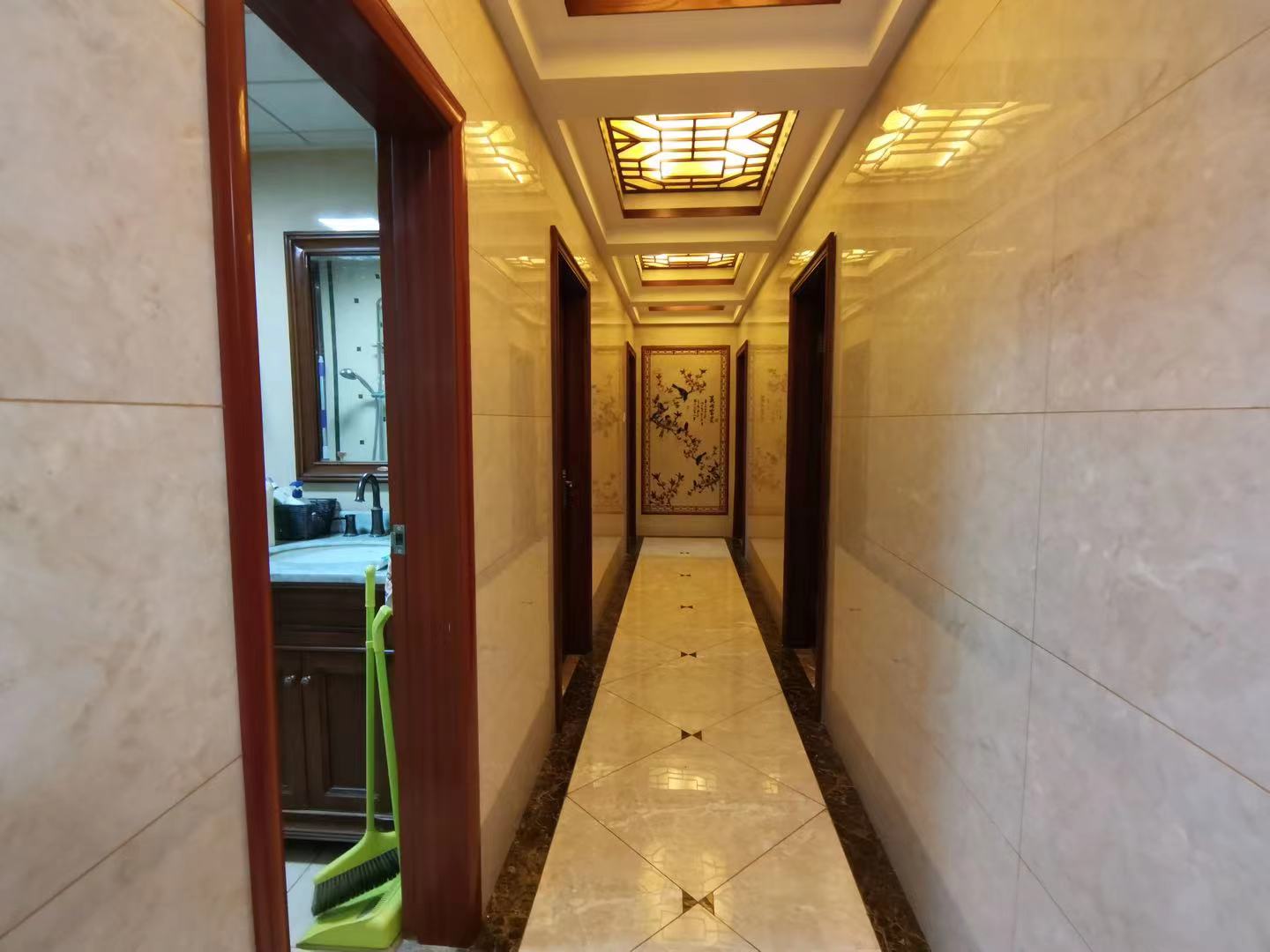 经世龙城  4室2厅2卫    148.0万客厅