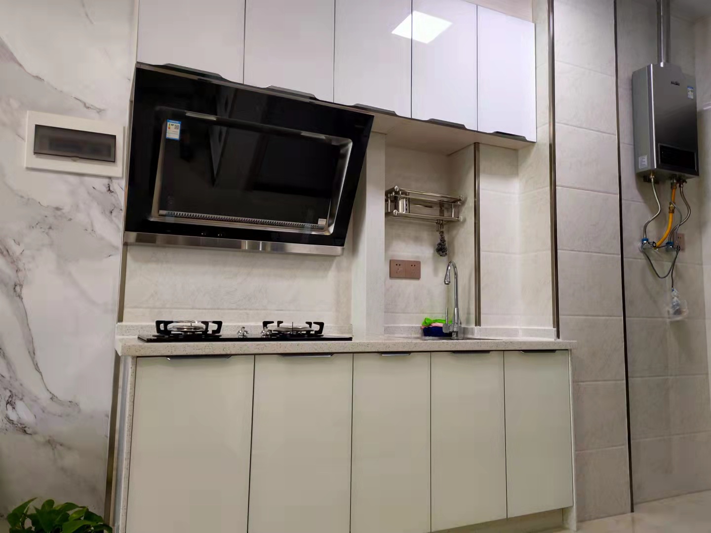 雄森国际  1室1厅1卫    1800.0元/月 雄森国际  1室1厅1卫    1800.0元/月室内图