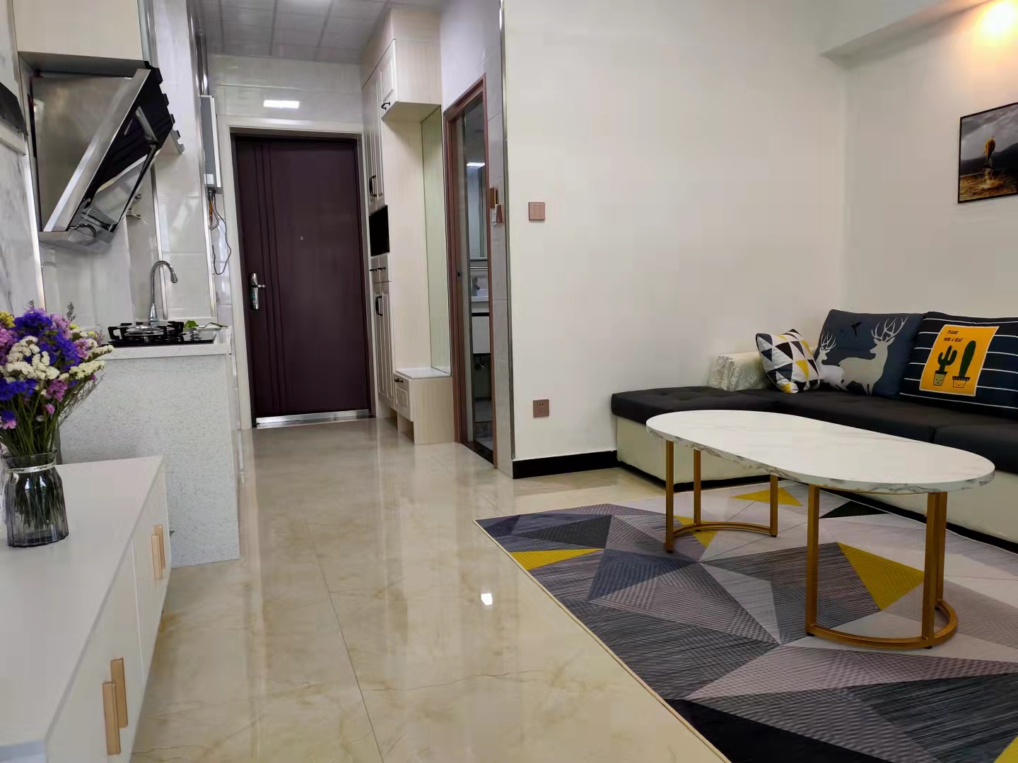 雄森国际  1室1厅1卫    1800.0元/月 雄森国际  1室1厅1卫    1800.0元/月室内图