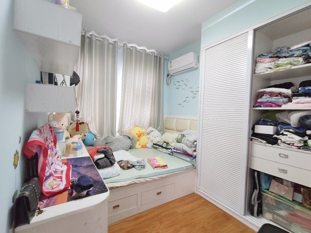 恒大华府 3室2厅1卫 80.0万 恒大华府 3室2厅1卫 80.0万客厅