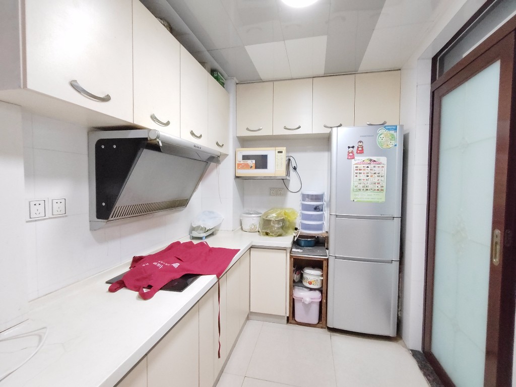 西域名邸  3室2厅1卫    110.0万 西域名邸  3室2厅1卫    110.0万客厅