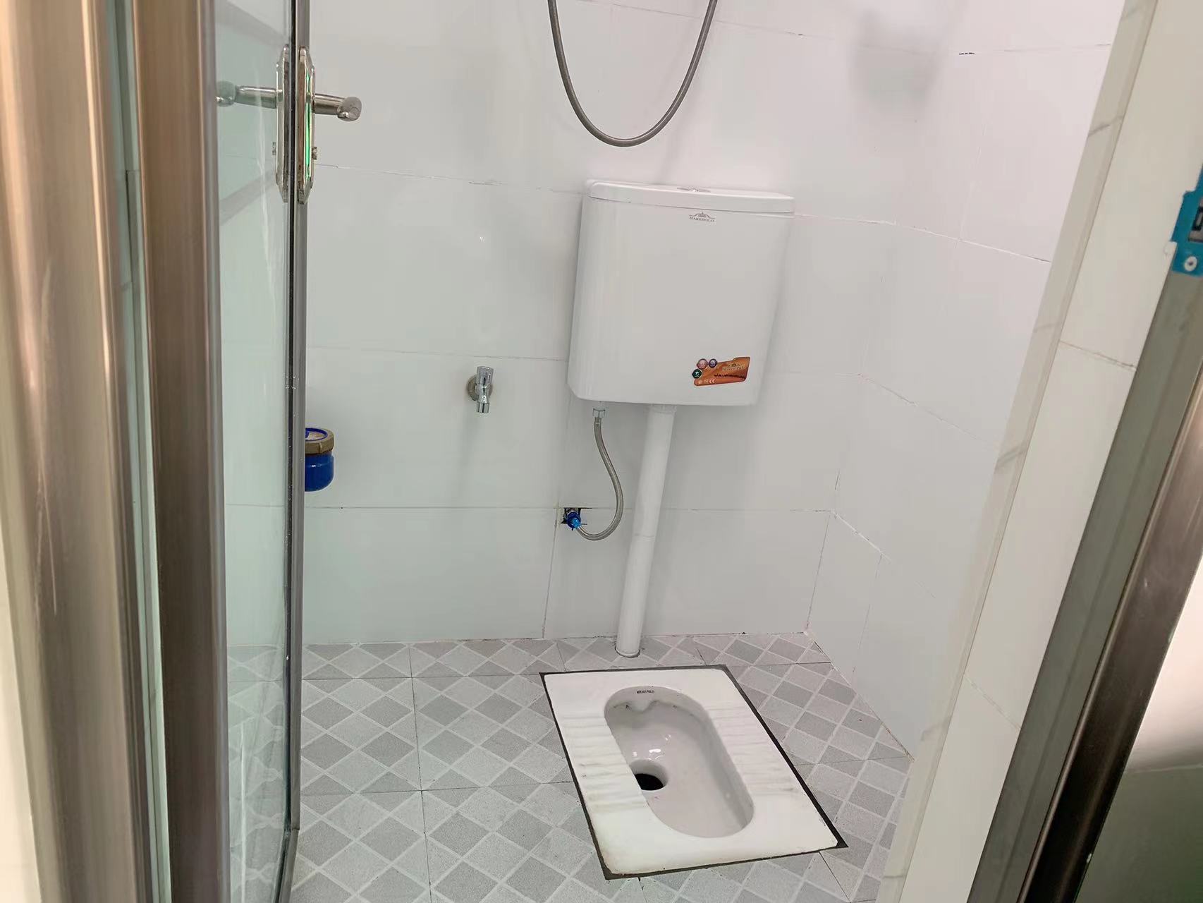 新合六村 1室1厅1卫 1350.0元/月 新合六村 1室1厅1卫 1350.0元/月室内图