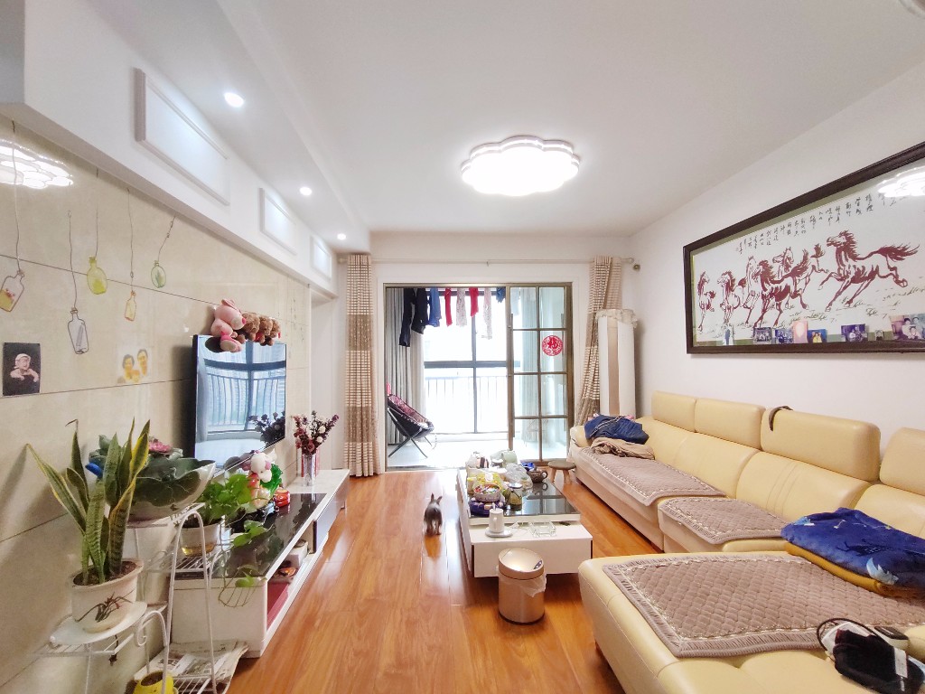 恒大华府 3室2厅1卫 80.0万 恒大华府 3室2厅1卫 80.0万客厅