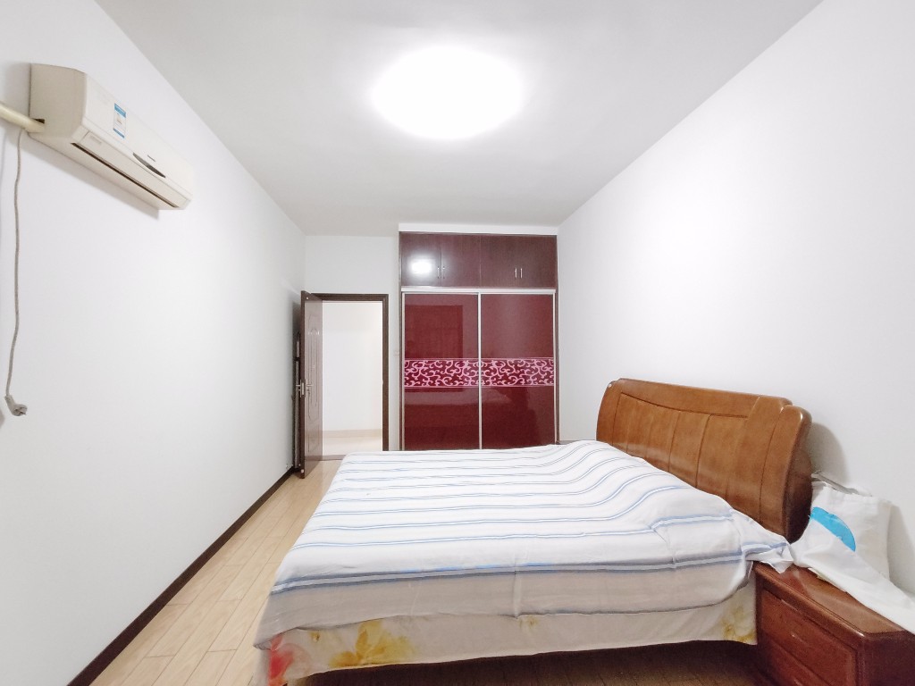 西域名邸  3室2厅1卫    110.0万 西域名邸  3室2厅1卫    110.0万客厅