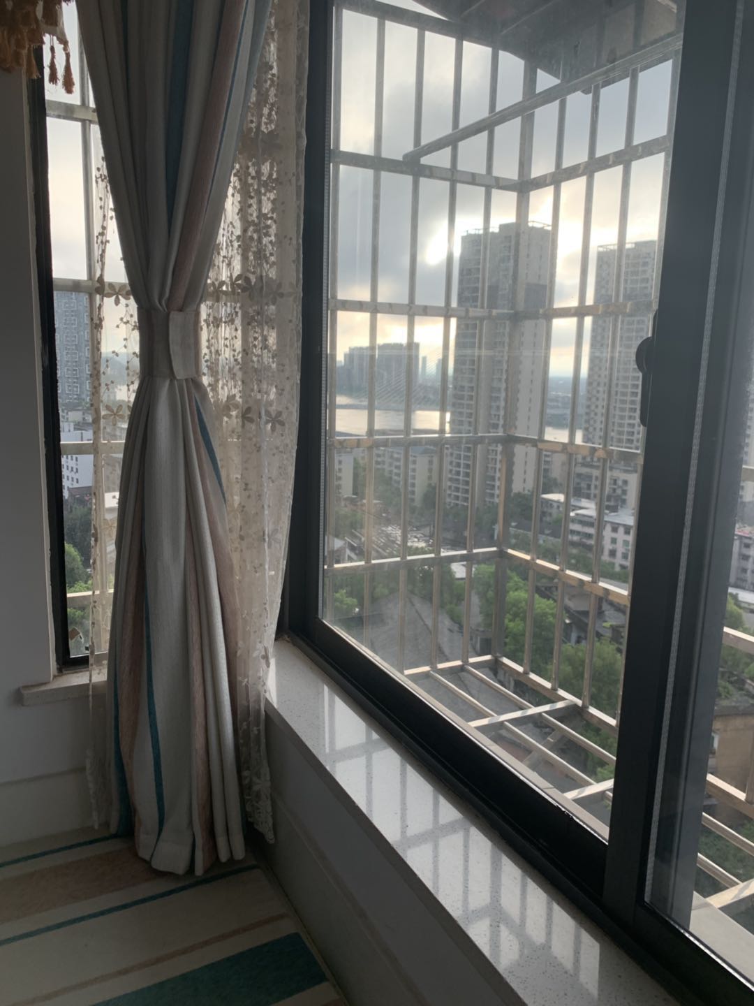 滨江花园  1室1厅1卫    1200.0元/月 滨江花园  1室1厅1卫    1200.0元/月室内图