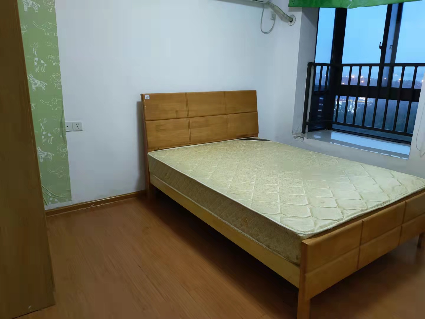 曙光泊岸  3室2廳1衛(wèi)    3500.0元/月室內(nèi)圖