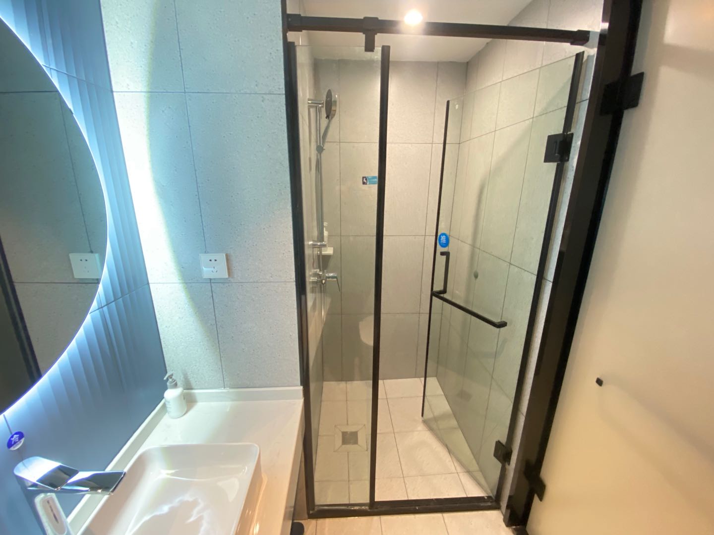 青年才郡(盈安大厦) 1室1厅1卫 3500.0元/月 青年才郡(盈安大厦) 1室1厅1卫 3500.0元/月室内图