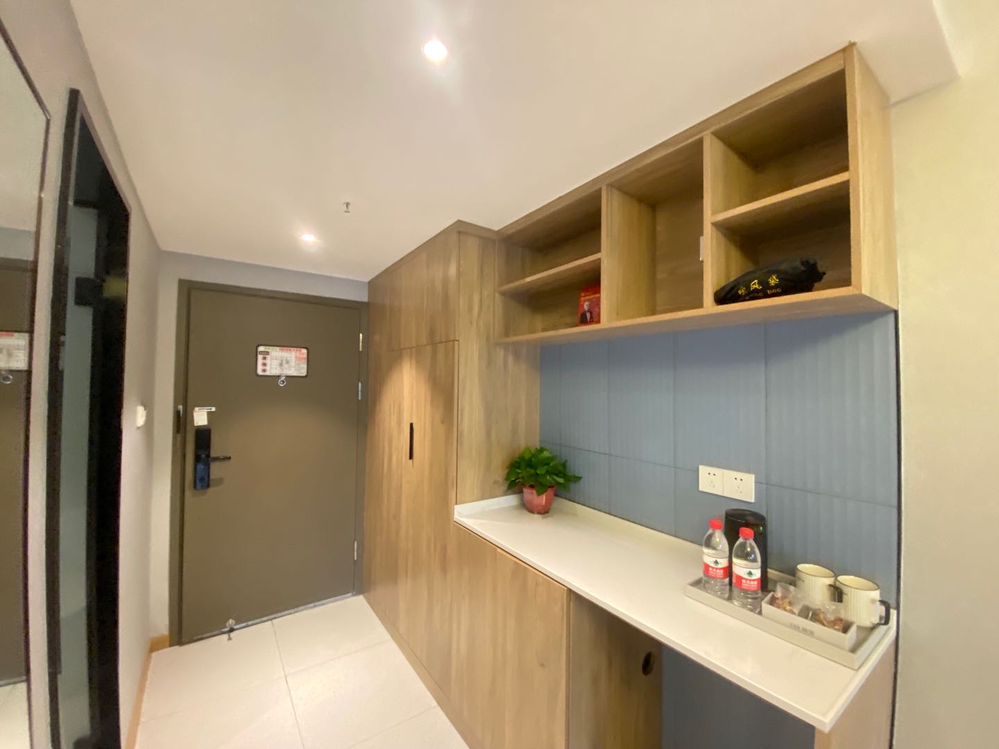 青年才郡(盈安大厦) 1室1厅1卫 3500.0元/月 青年才郡(盈安大厦) 1室1厅1卫 3500.0元/月室内图