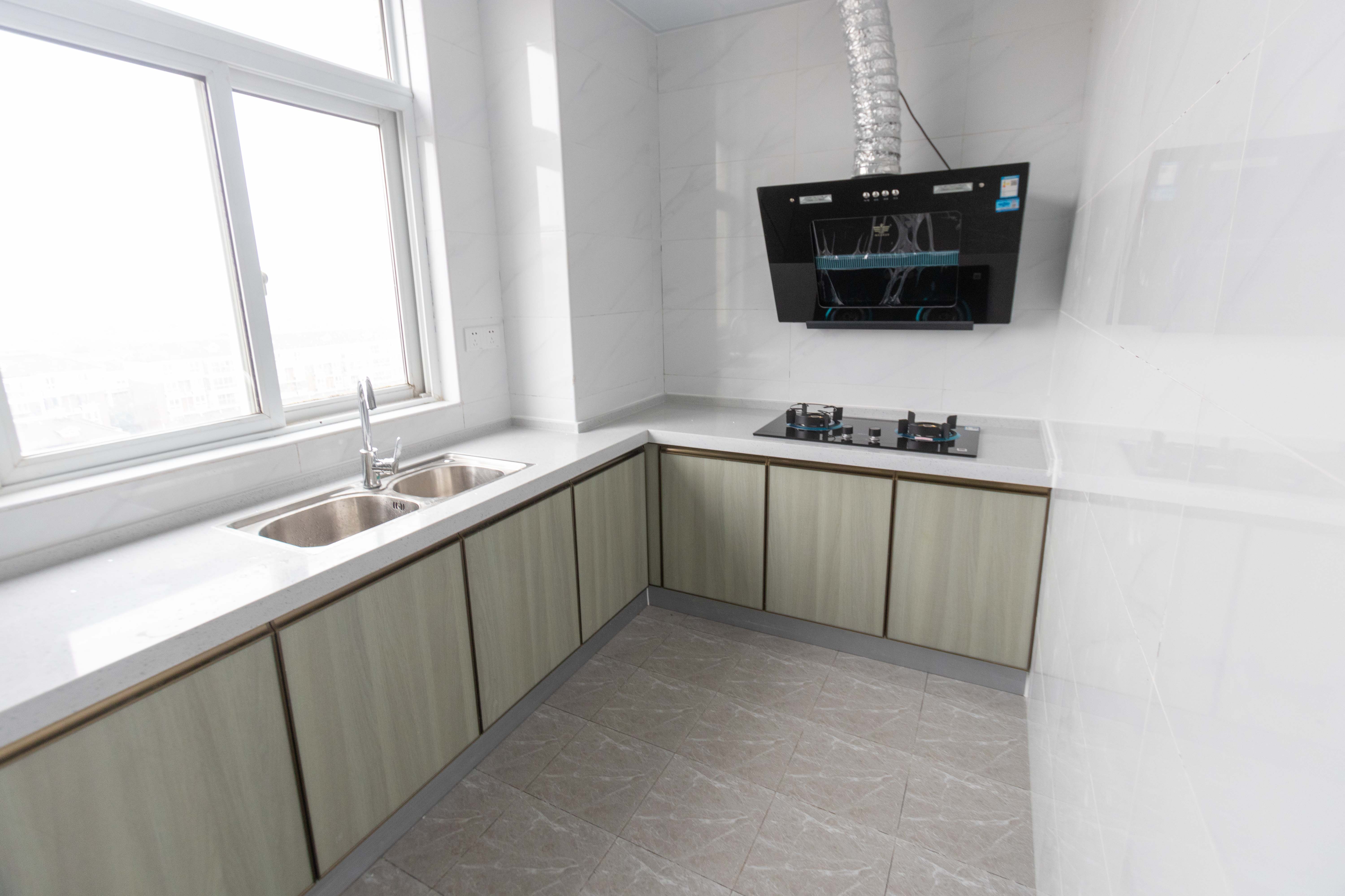 凯富漫城  3室2厅1卫    82.0万 凯富漫城  3室2厅1卫    82.0万厨房