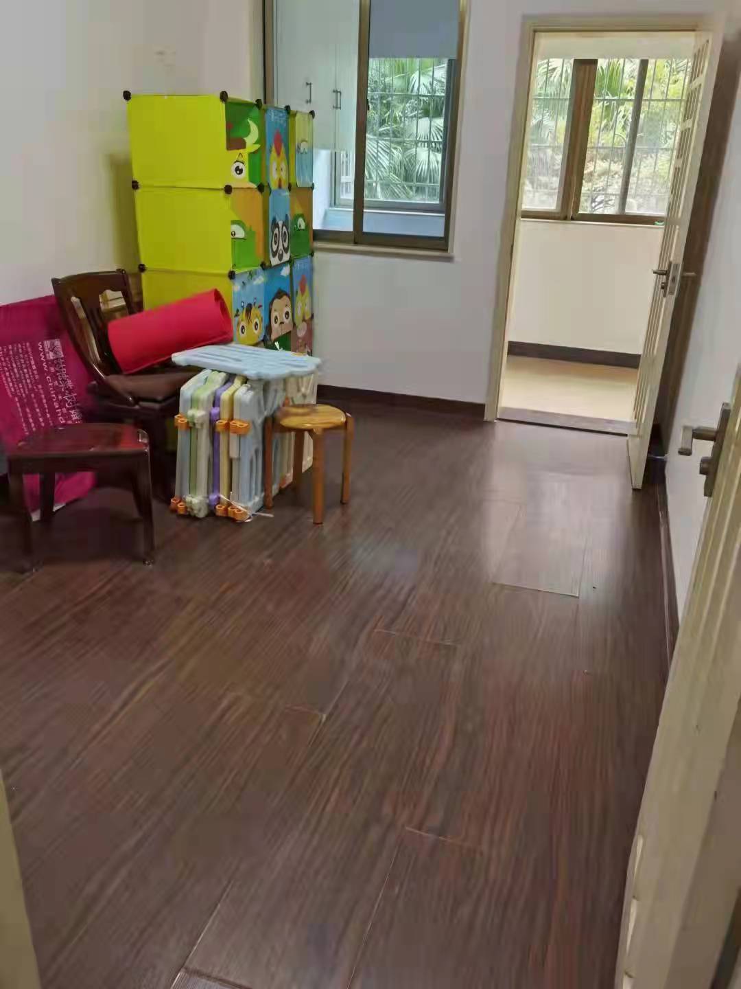 科教新村  4室2廳1衛(wèi)    3600.0元/月室內(nèi)圖