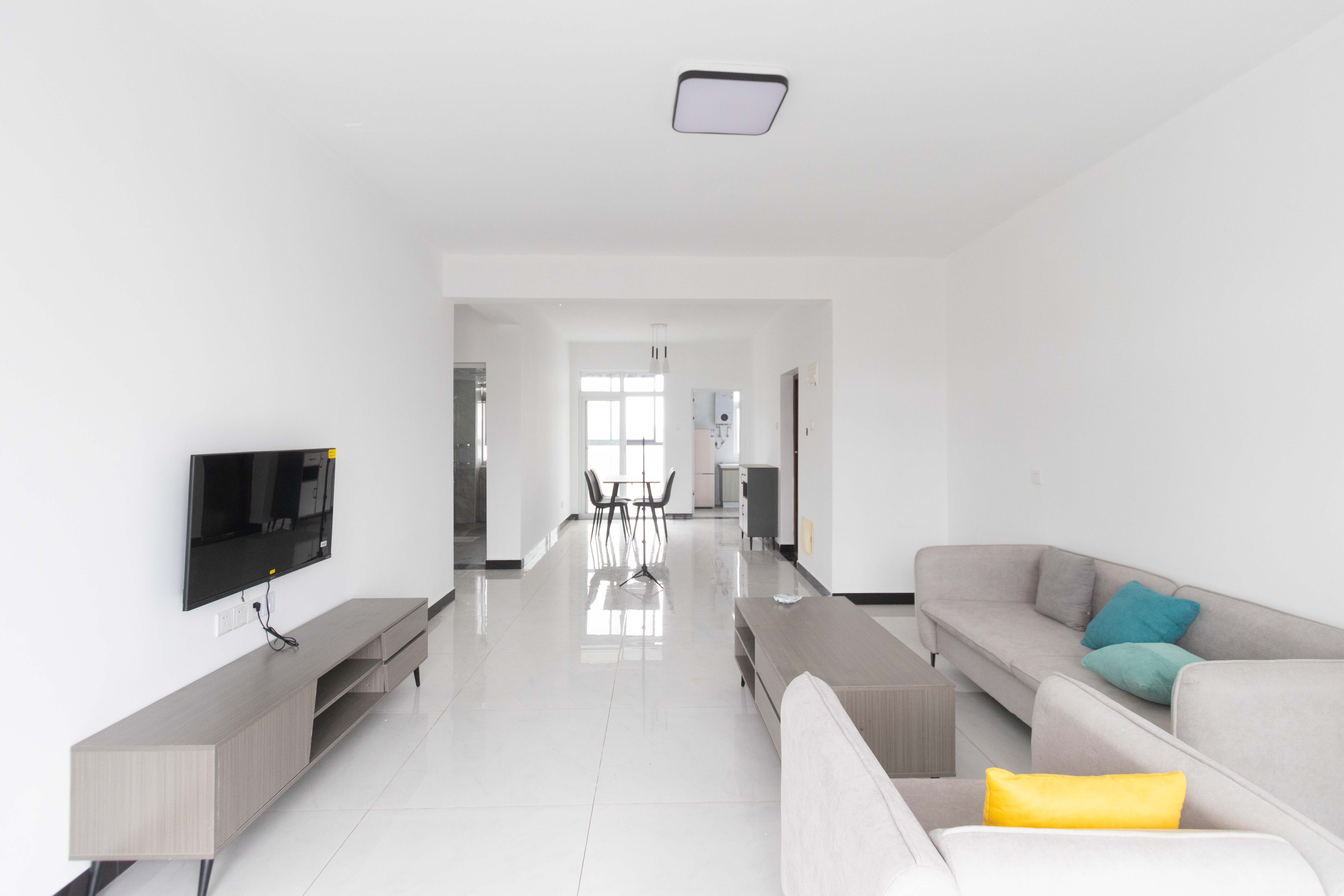 凯富漫城  3室2厅1卫    82.0万 凯富漫城  3室2厅1卫    82.0万客厅