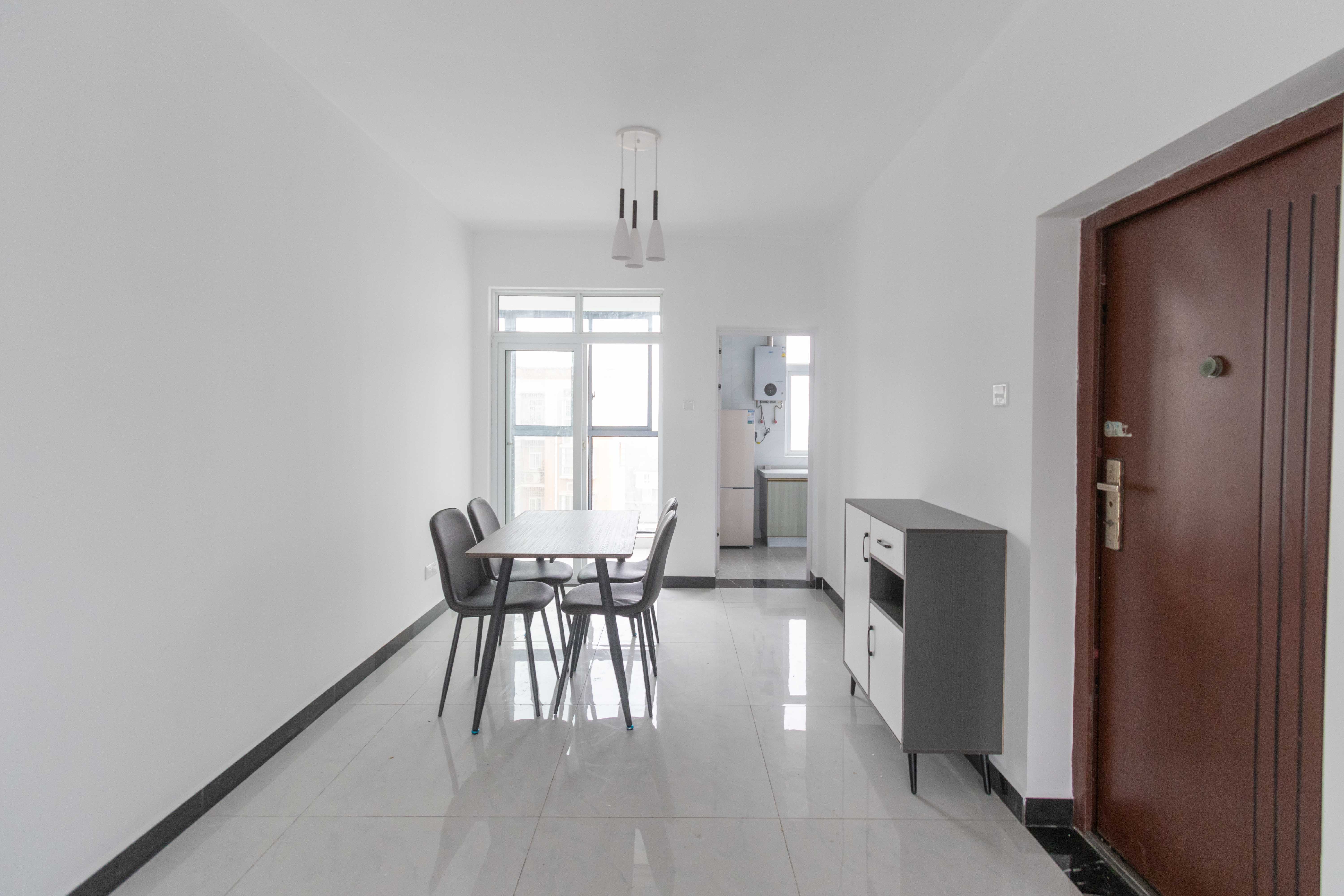 凯富漫城  3室2厅1卫    82.0万 凯富漫城  3室2厅1卫    82.0万客厅