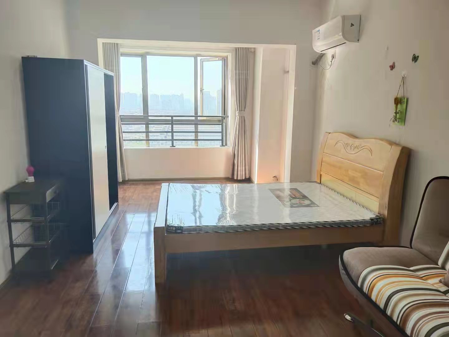 芙蓉国际公馆 1室1厅1卫 1300.0元/月 芙蓉国际公馆 1室1厅1卫 1300.0元/月室内图