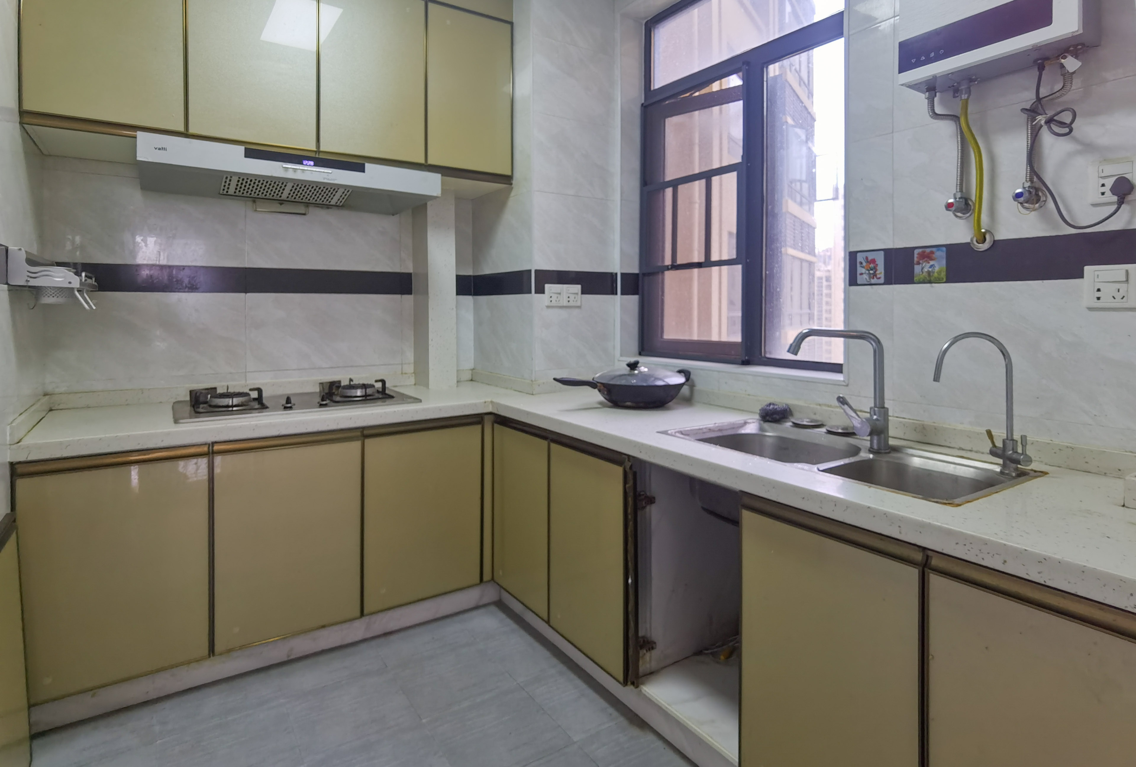 经世龙城 3室2厅2卫 75.0万 经世龙城 3室2厅2卫 75.0万客厅