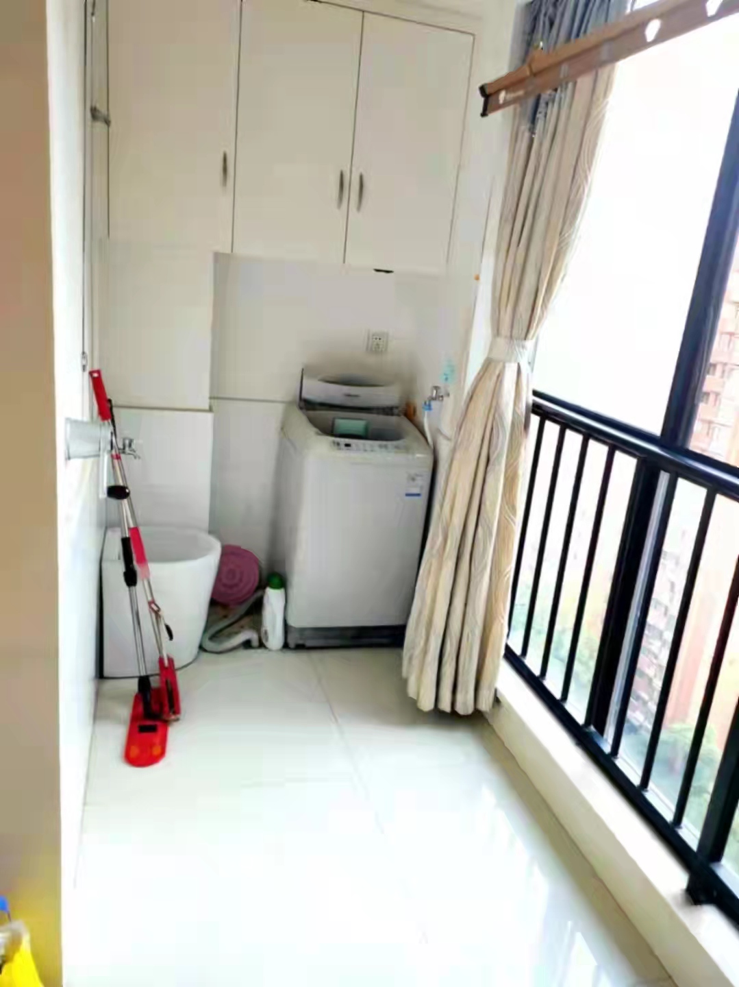 泽云幸福里 3室2厅1卫 2500.0元/月 泽云幸福里 3室2厅1卫 2500.0元/月室内图