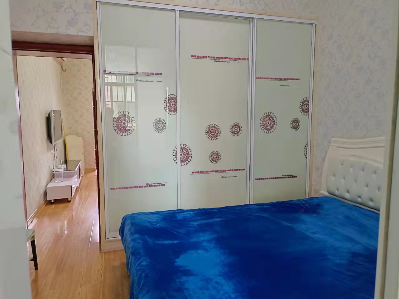 世纪花园  1室1厅1卫    1200.0元/月 世纪花园  1室1厅1卫    1200.0元/月室内图1