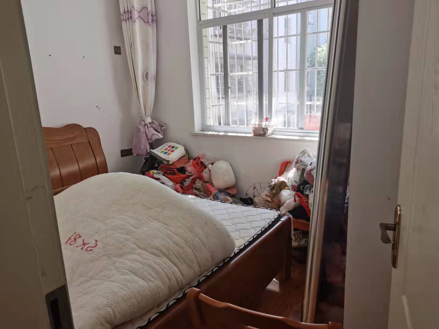 印刷厂(武装部) 3室2厅1卫 65.0万 印刷厂(武装部) 3室2厅1卫 65.0万卧室